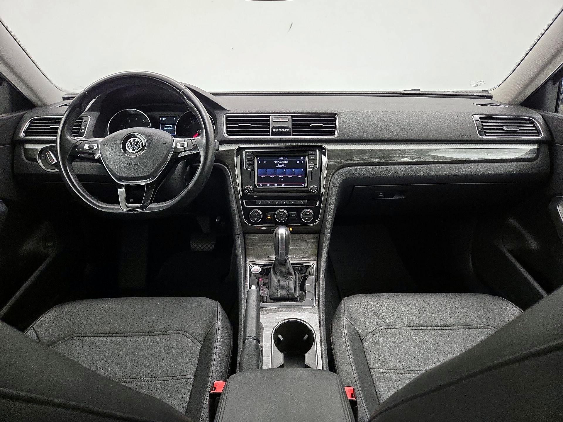Thumbnail: 2018 Volkswagen Passat - 9