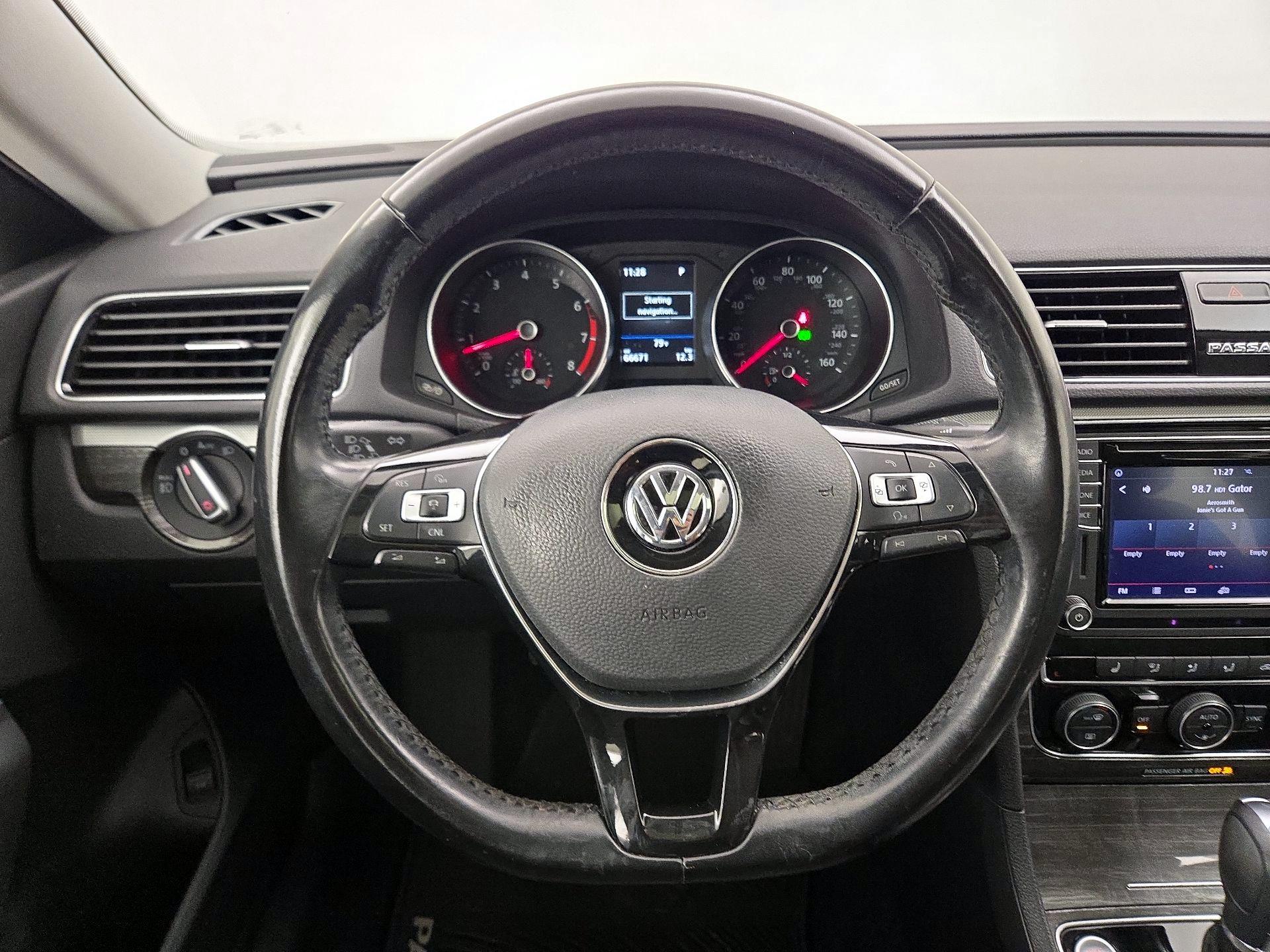 Thumbnail: 2018 Volkswagen Passat - 10