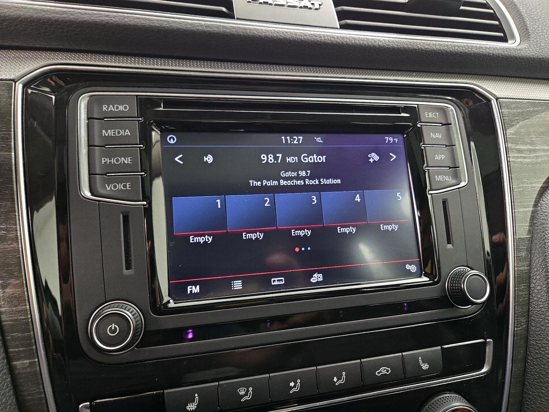 Thumbnail: 2018 Volkswagen Passat - 15