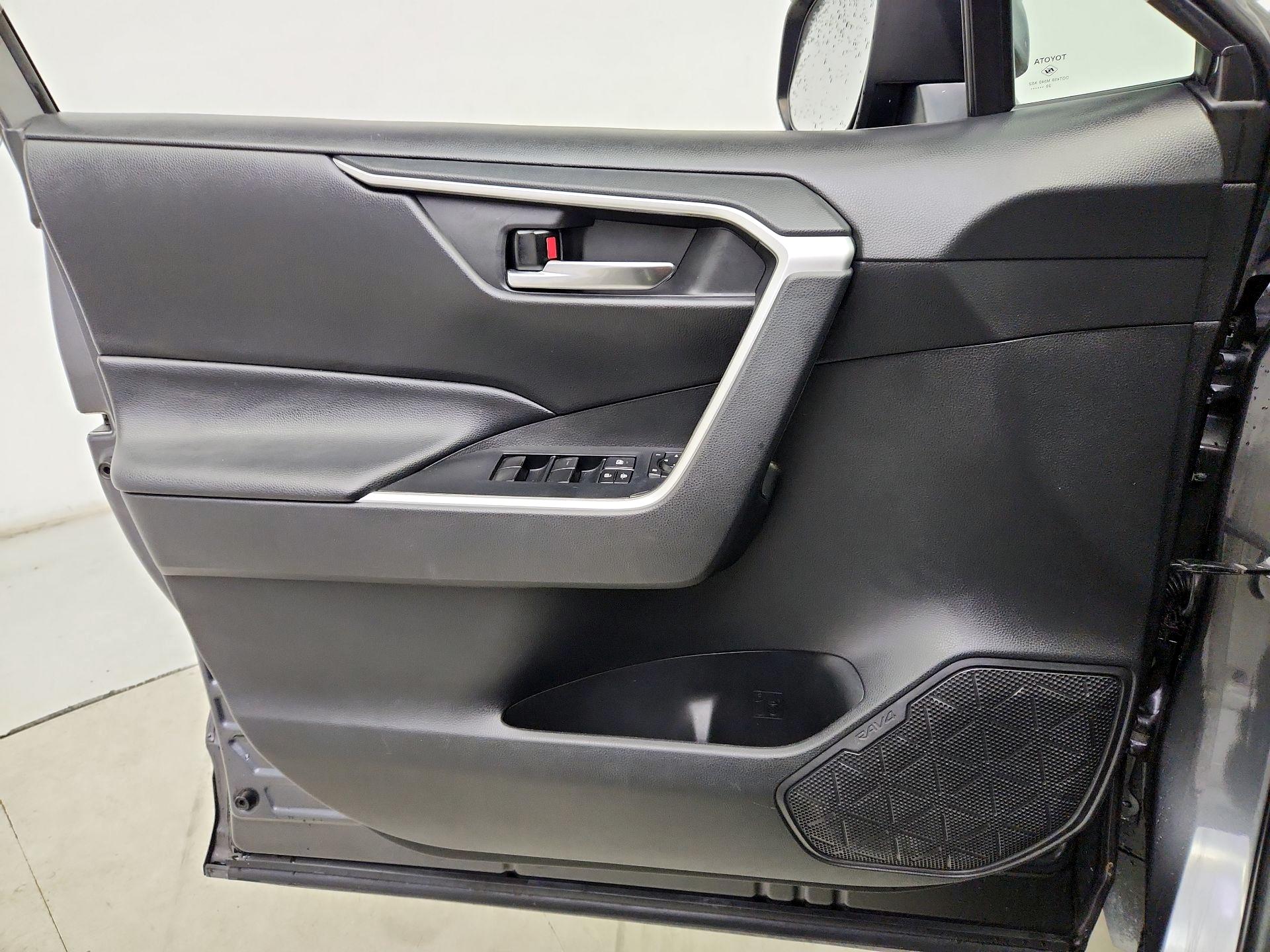 Thumbnail: 2021 Toyota RAV4 - 12