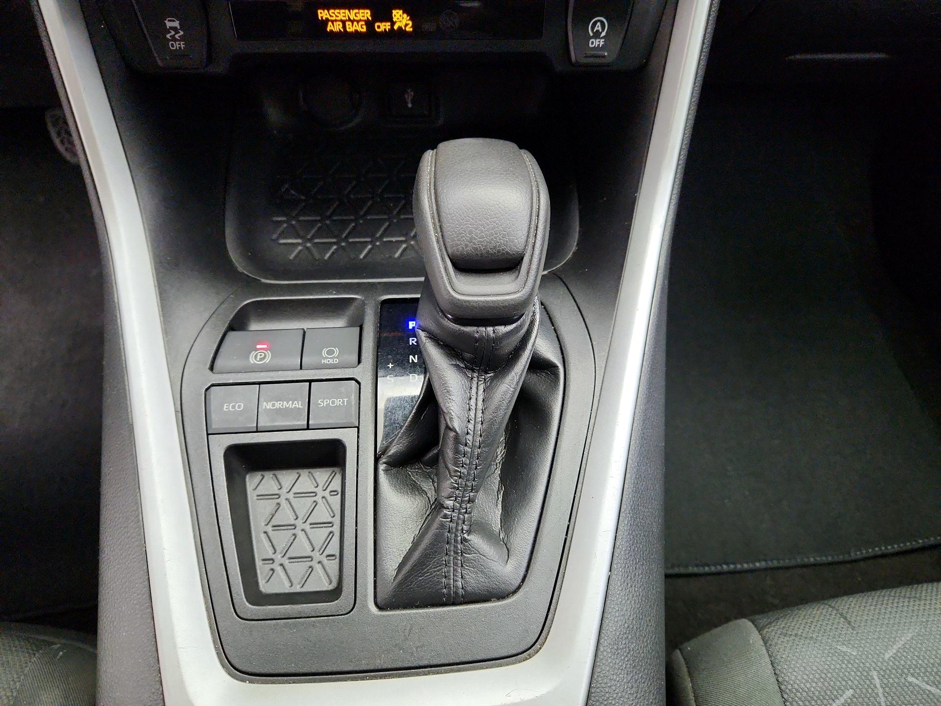 Thumbnail: 2021 Toyota RAV4 - 17