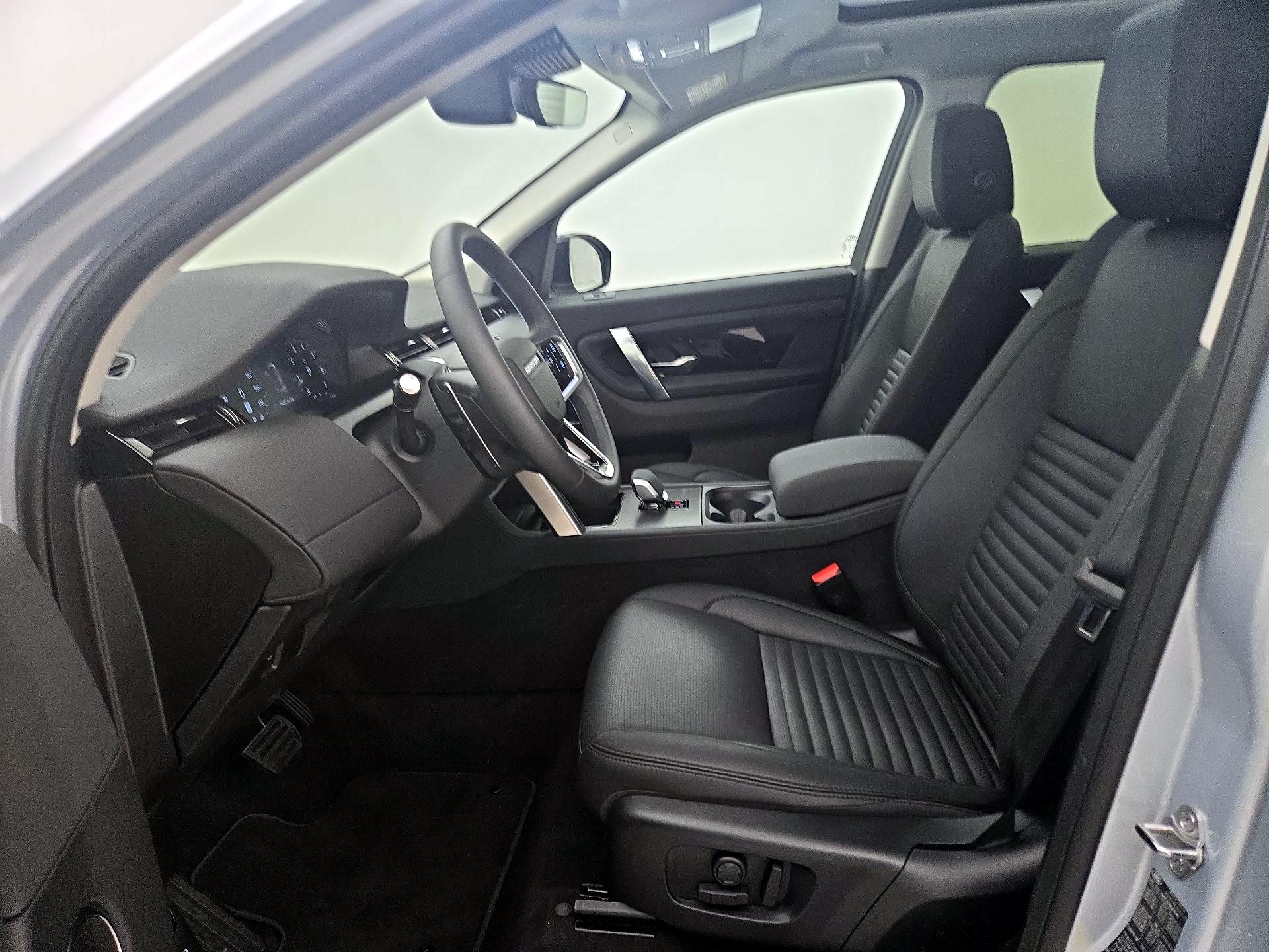 Thumbnail: 2024 Land Rover Discovery Sport - 11