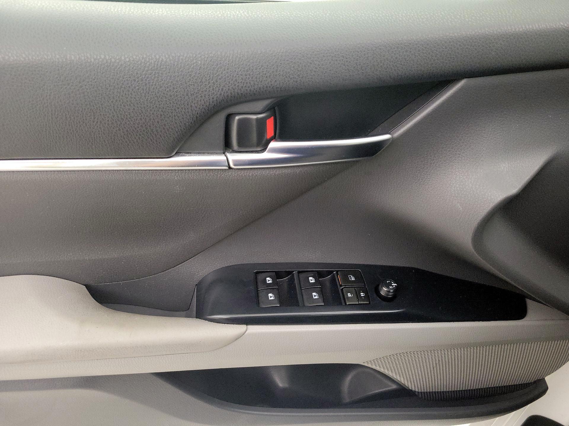 Thumbnail: 2019 Toyota Camry - 12