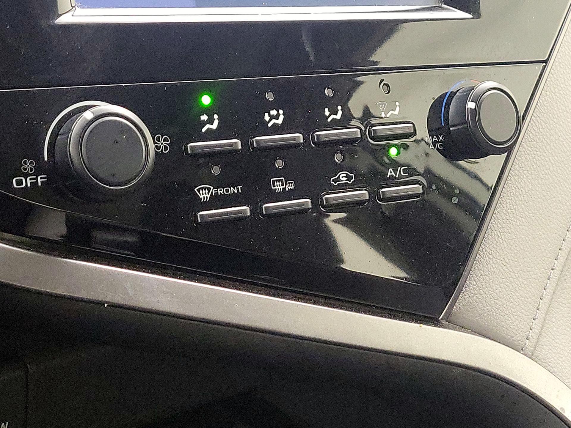 Thumbnail: 2019 Toyota Camry - 16