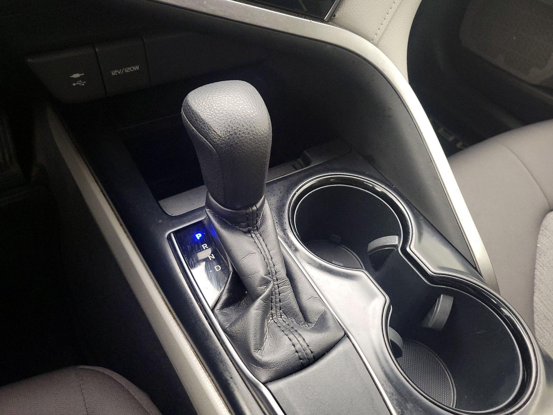 Thumbnail: 2019 Toyota Camry - 17