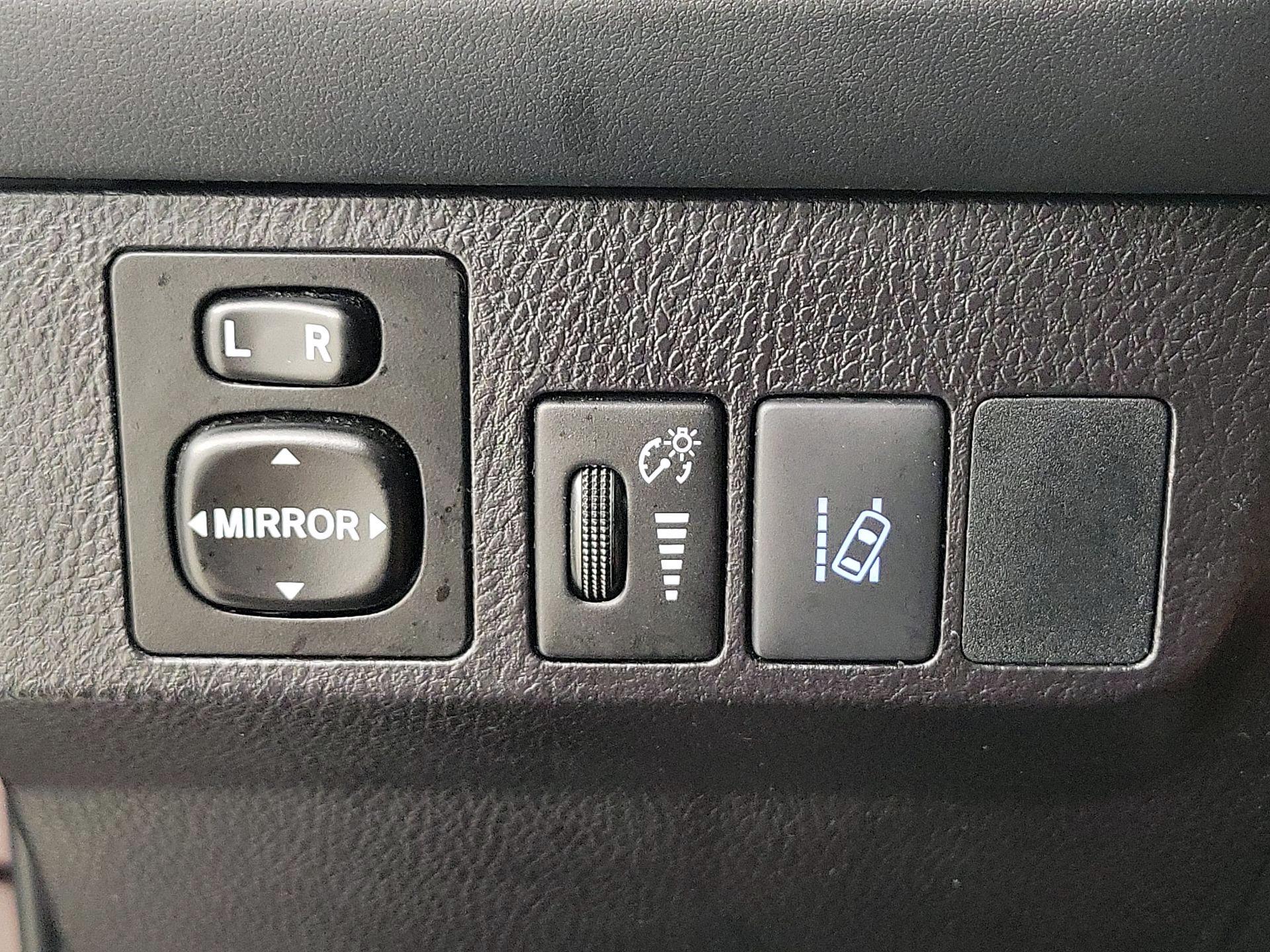 Thumbnail: 2018 Toyota RAV4 - 13