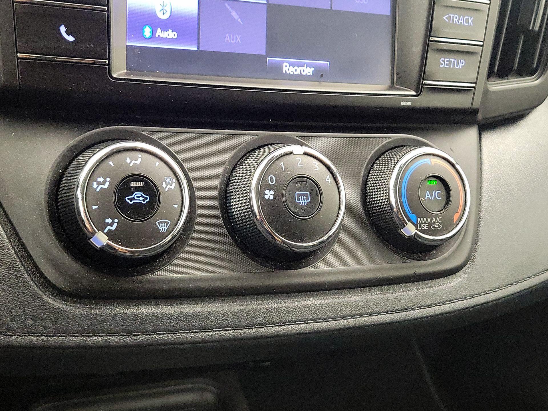 Thumbnail: 2018 Toyota RAV4 - 16