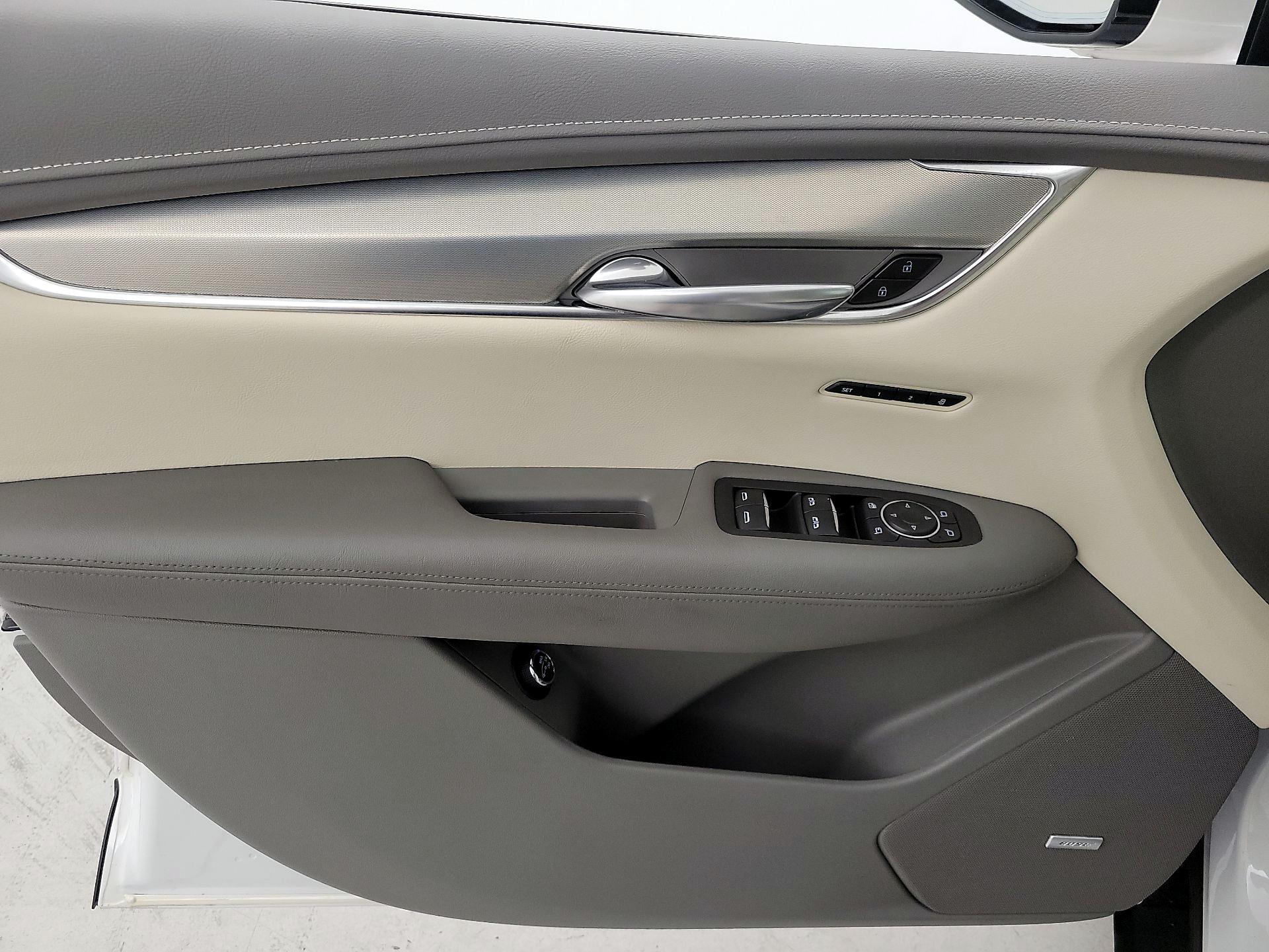 Thumbnail: 2021 Cadillac XT5 - 12