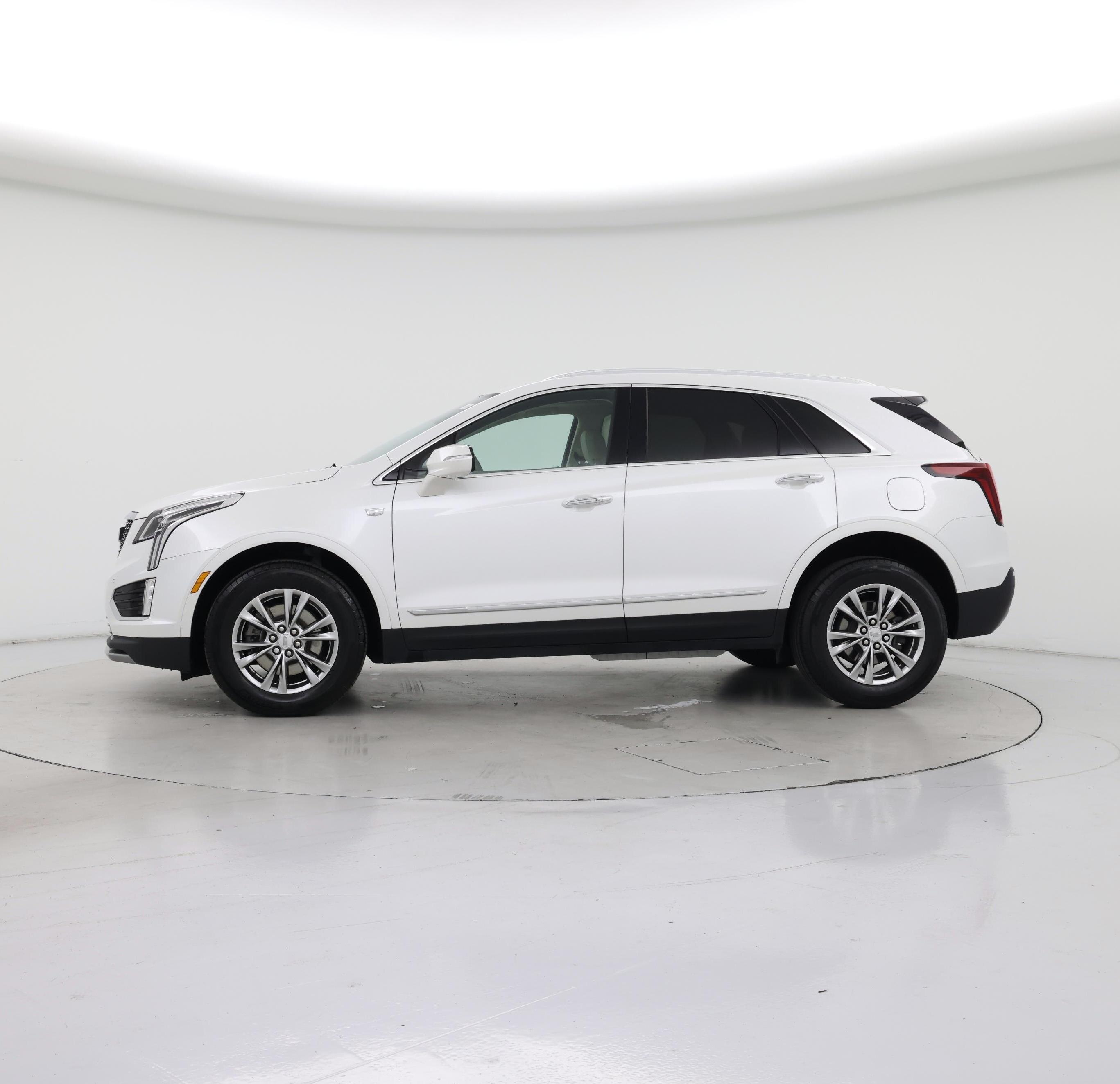 Thumbnail: 2021 Cadillac XT5 - 3