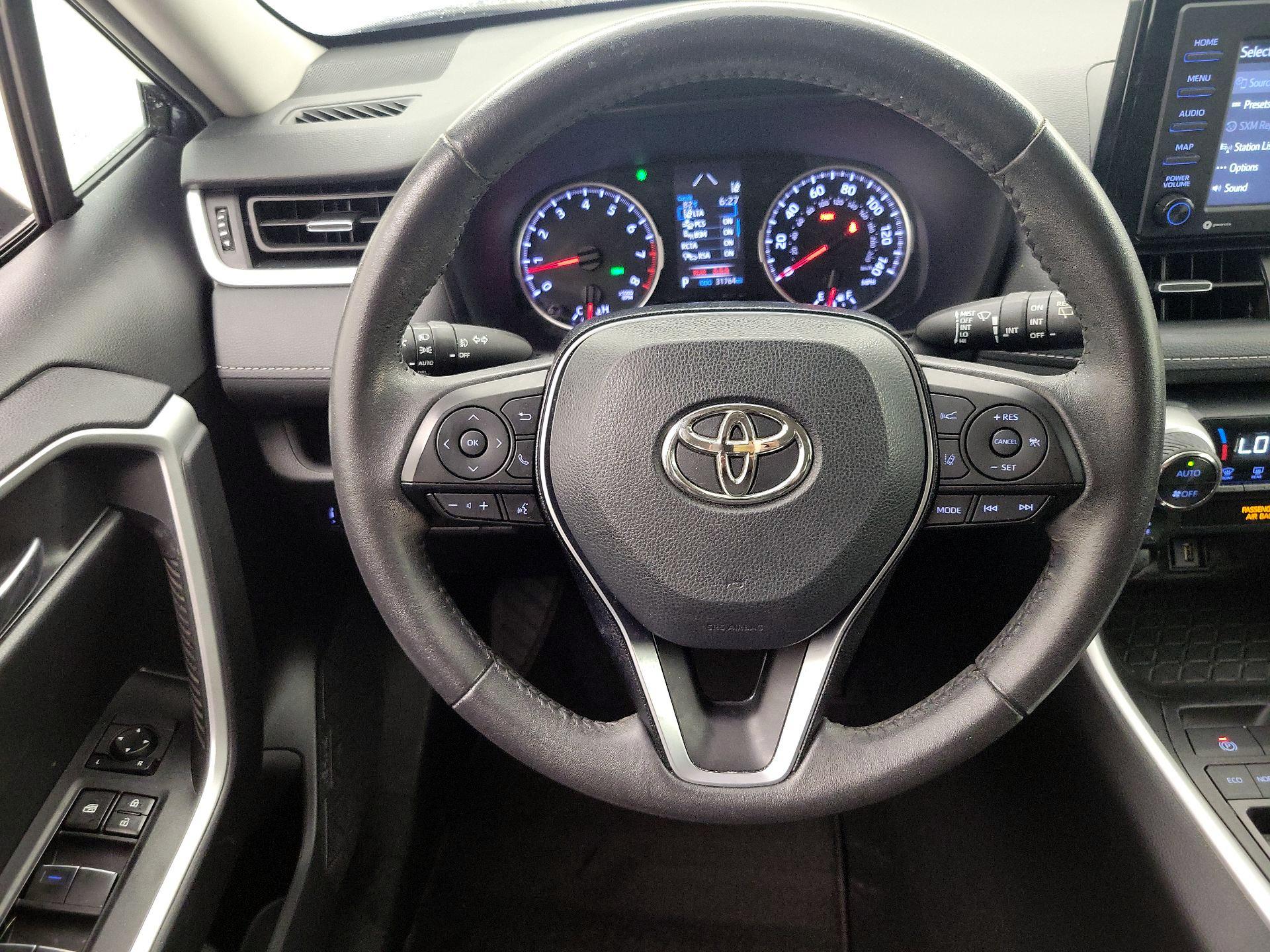 Thumbnail: 2020 Toyota RAV4 - 10