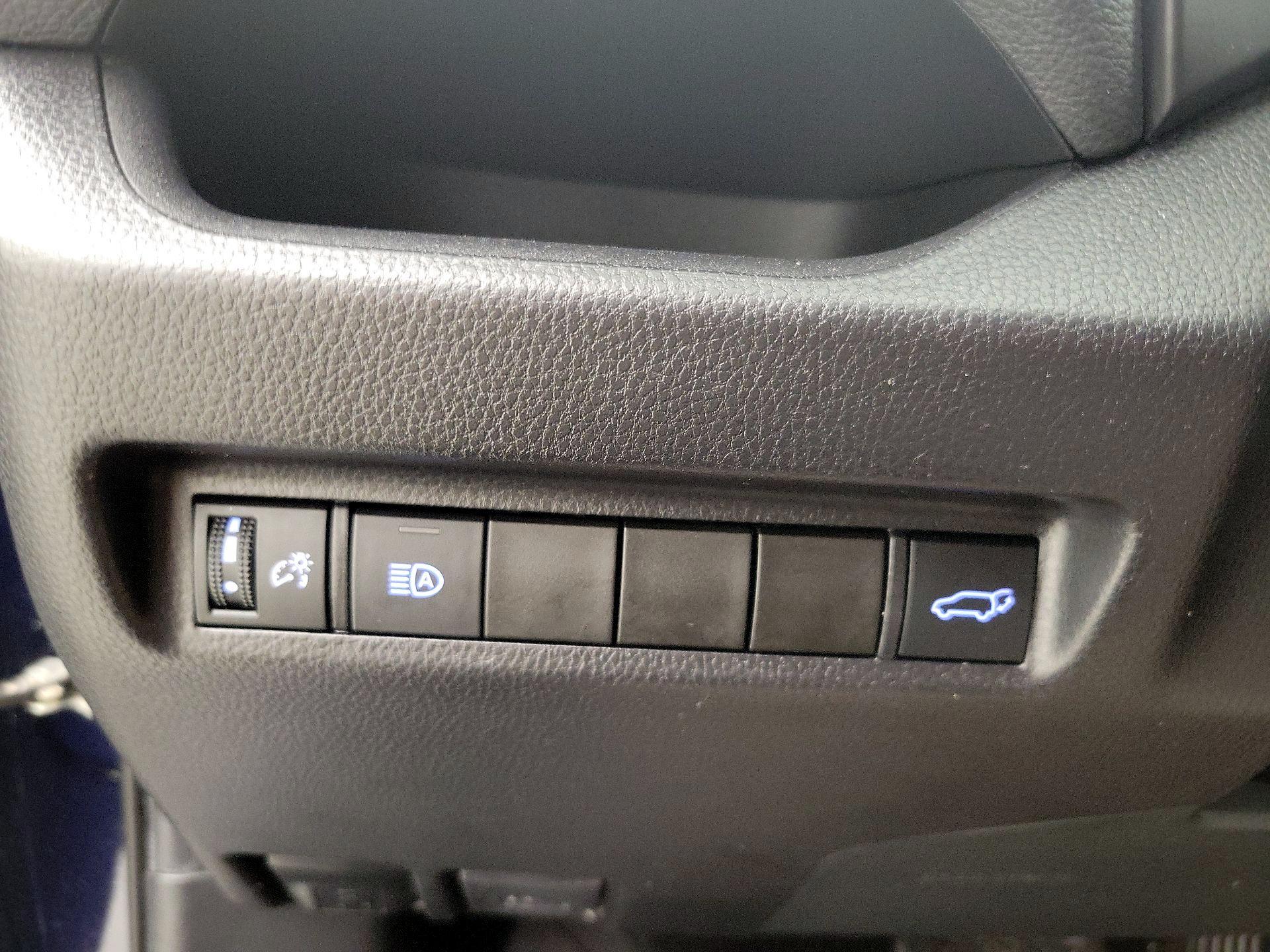Thumbnail: 2020 Toyota RAV4 - 13