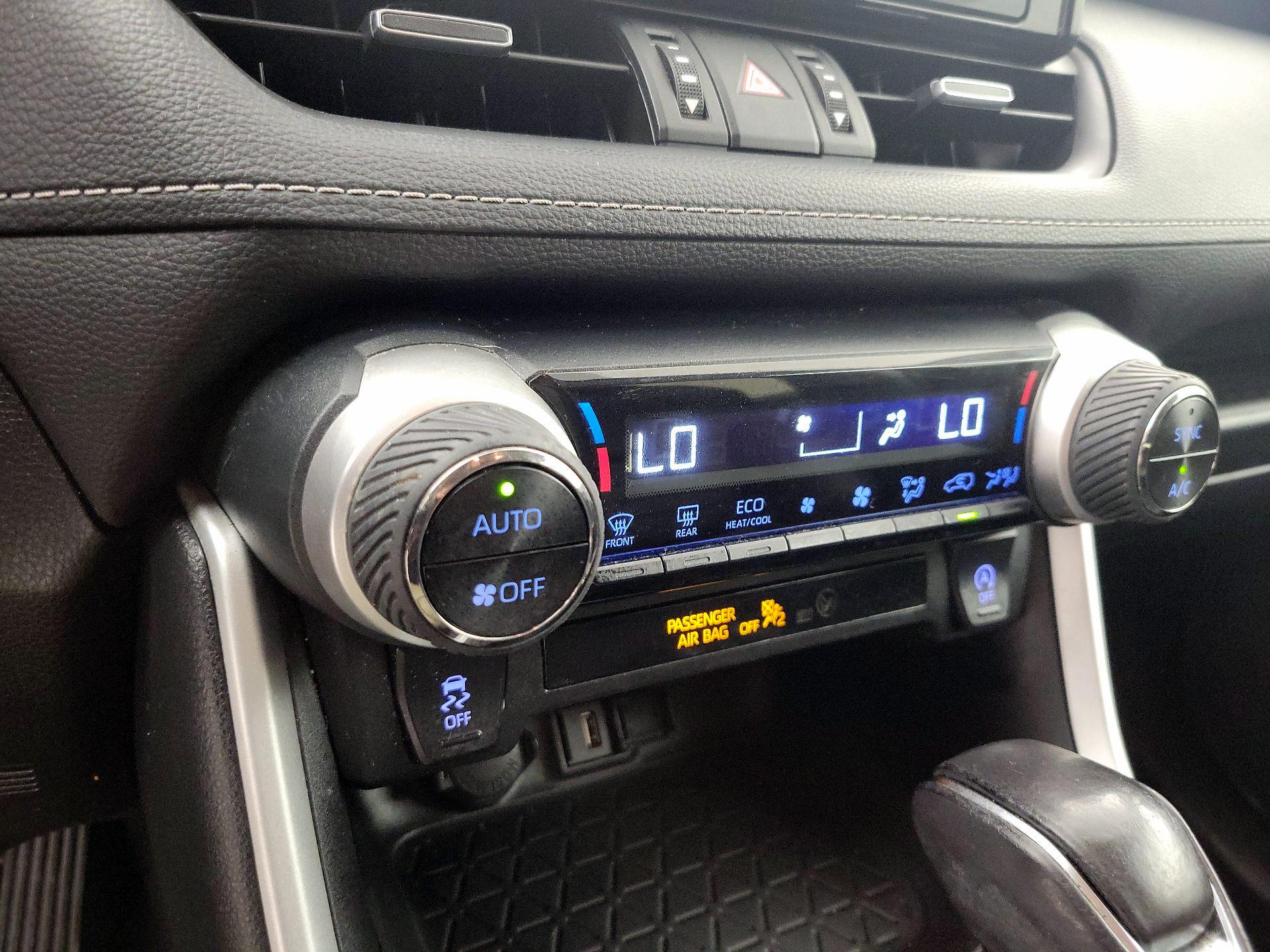 Thumbnail: 2020 Toyota RAV4 - 16