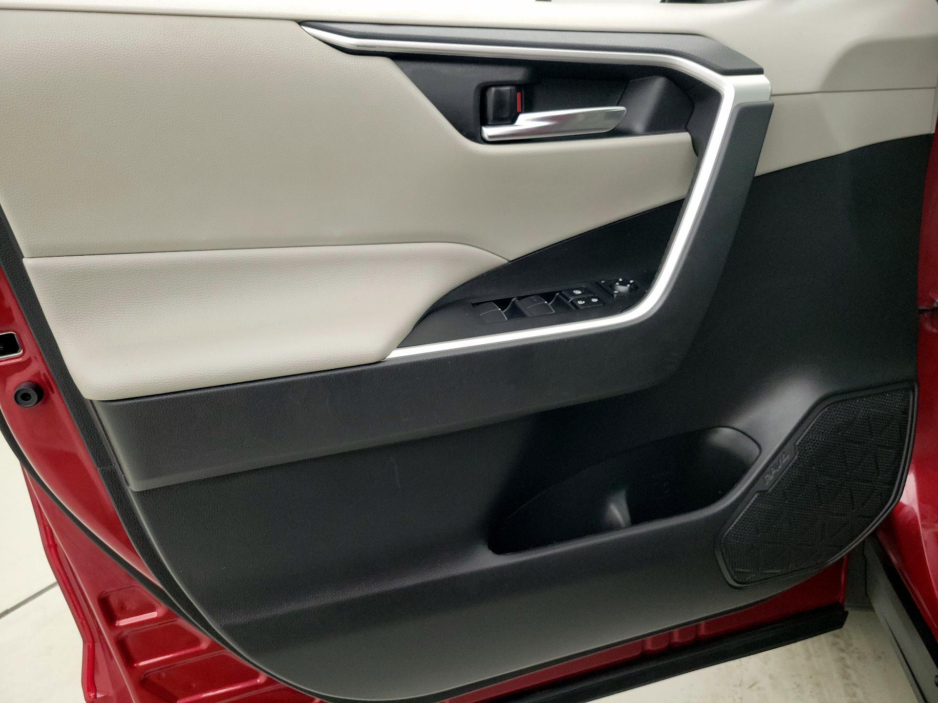 Thumbnail: 2021 Toyota RAV4 - 12