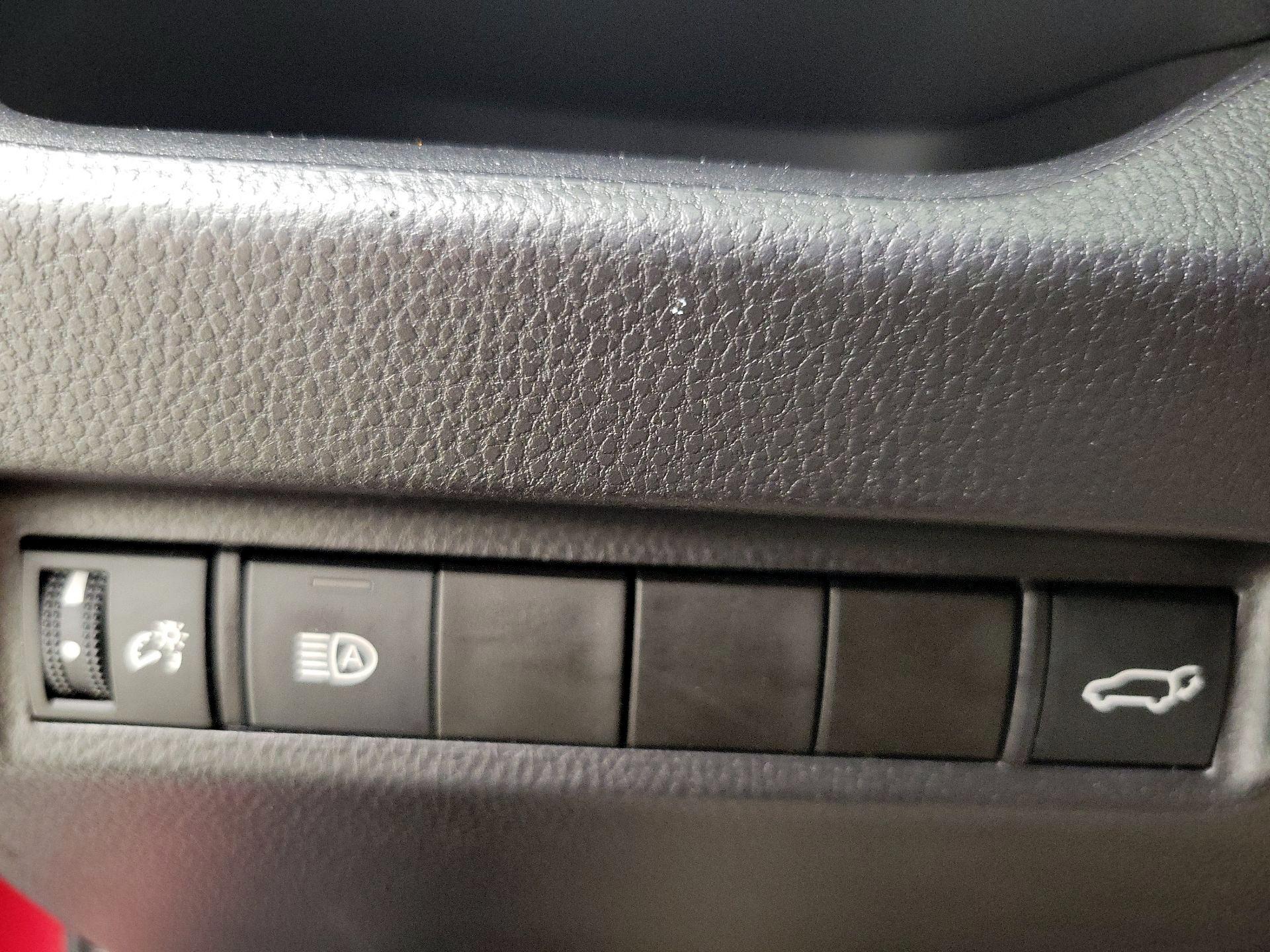 Thumbnail: 2021 Toyota RAV4 - 13