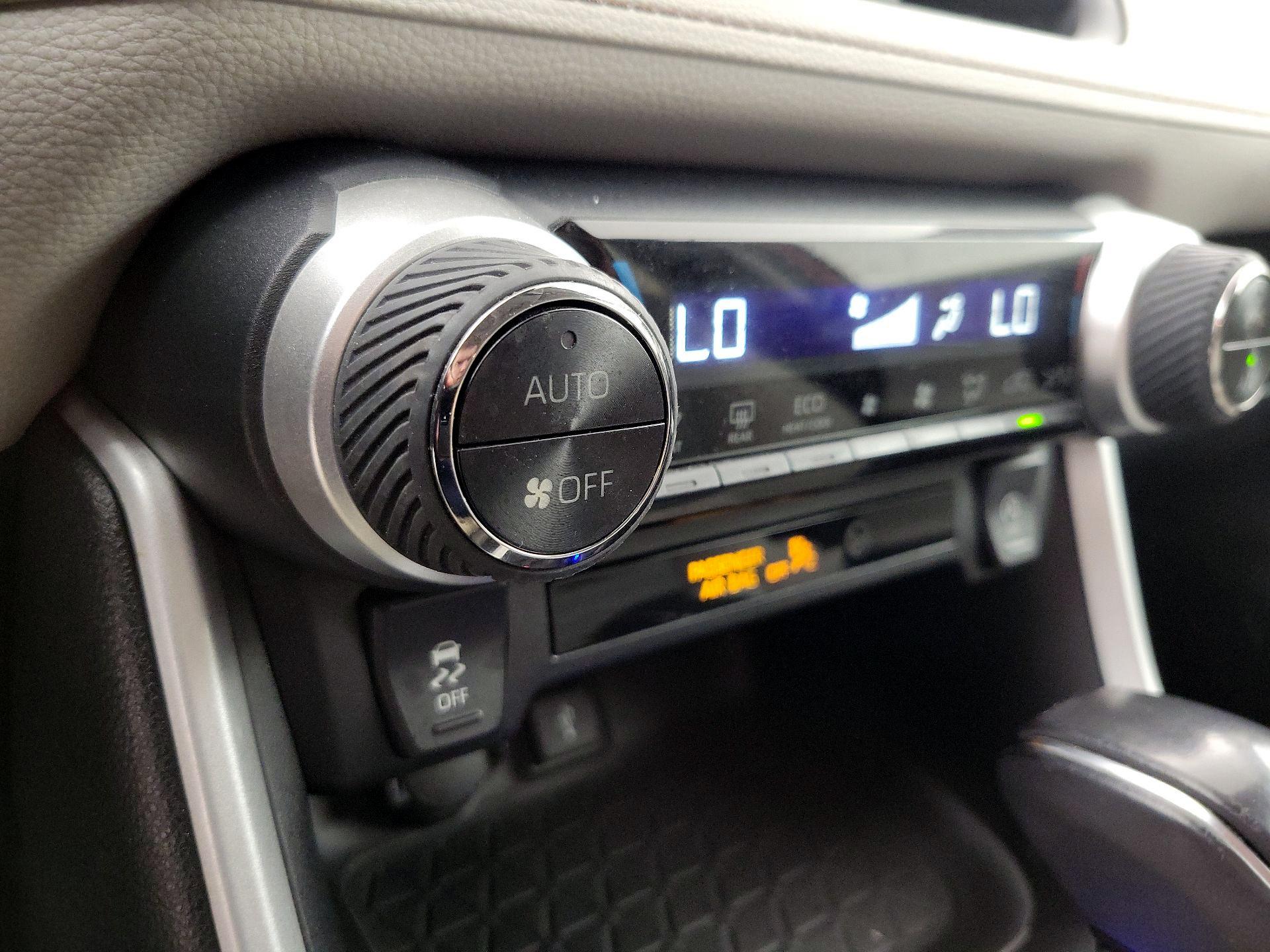 Thumbnail: 2021 Toyota RAV4 - 16