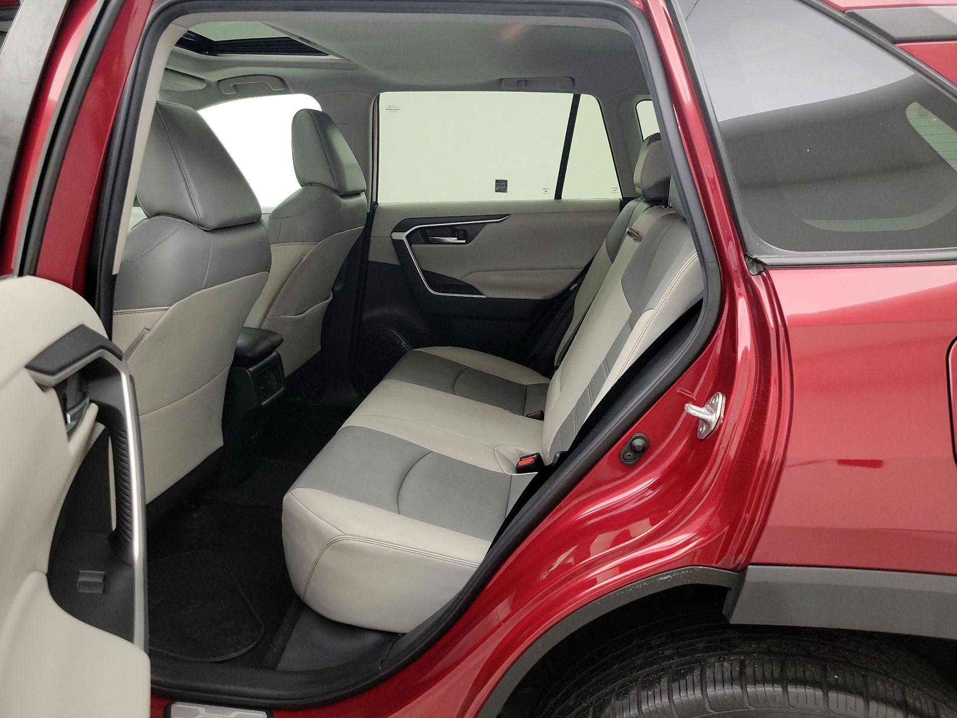 Thumbnail: 2021 Toyota RAV4 - 20