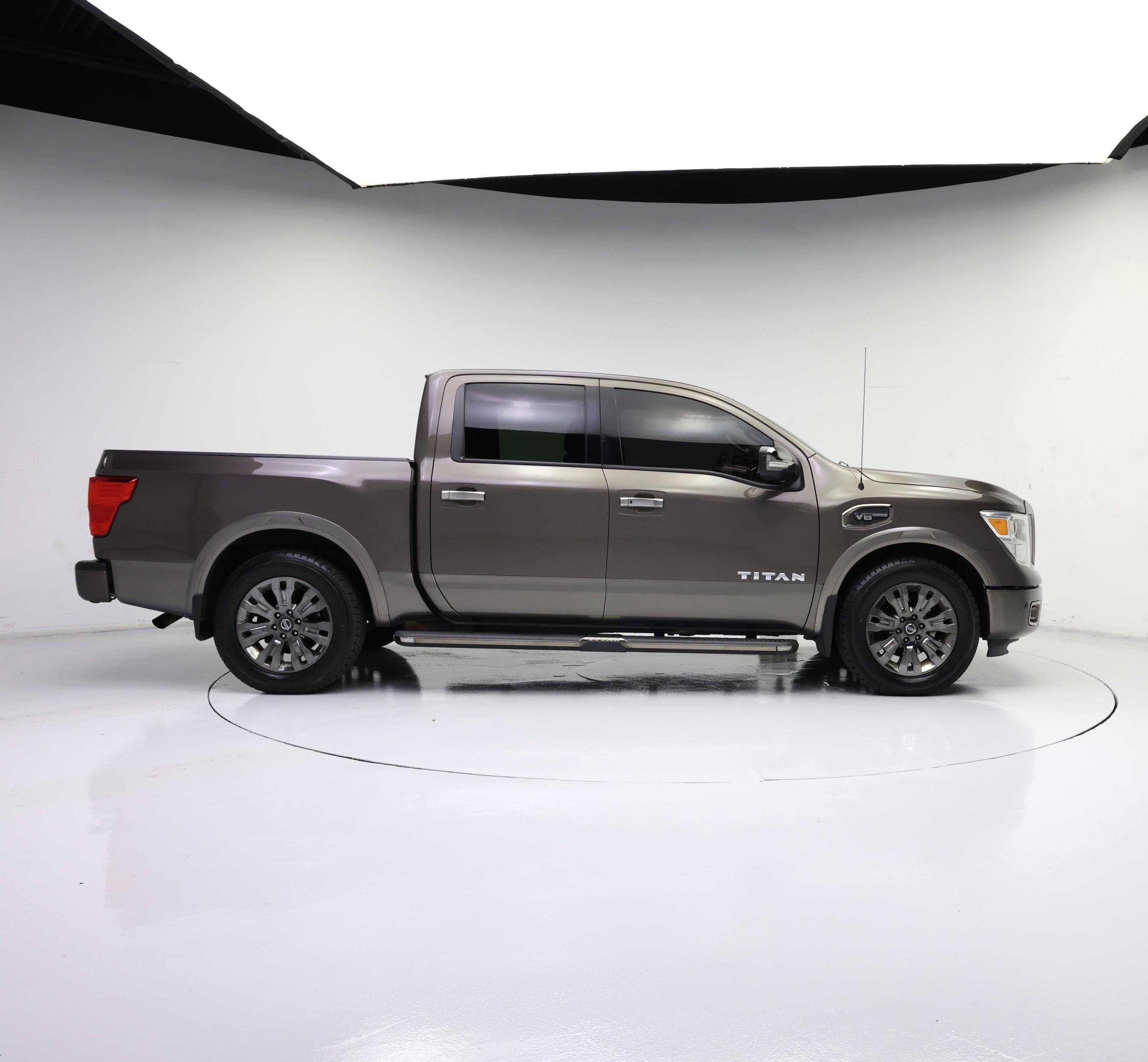 Thumbnail: 2017 Nissan Titan - 7
