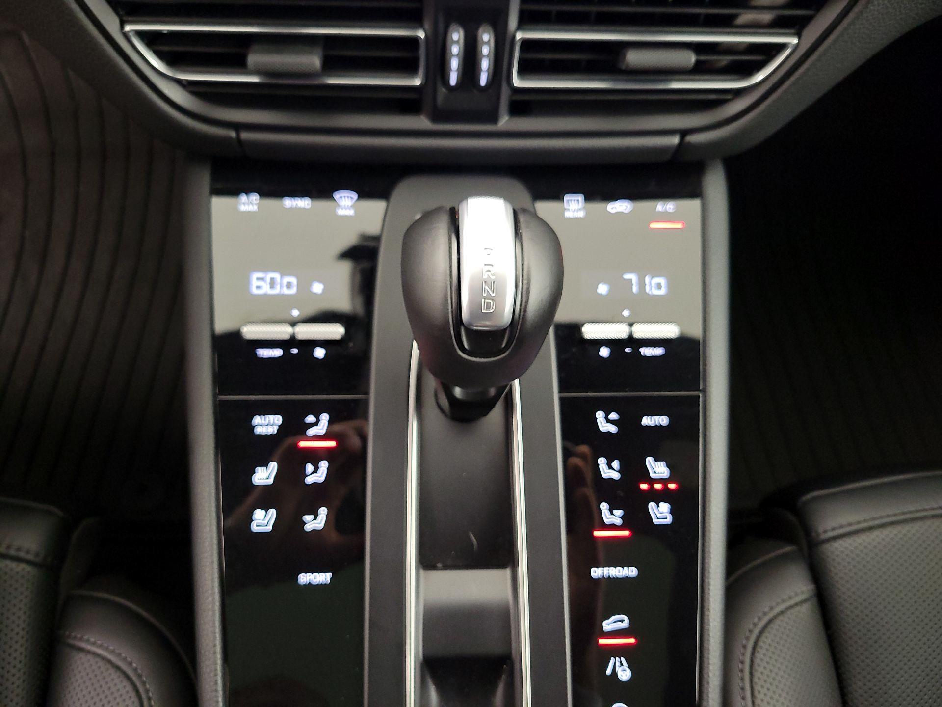 Thumbnail: 2024 Porsche Macan - 18