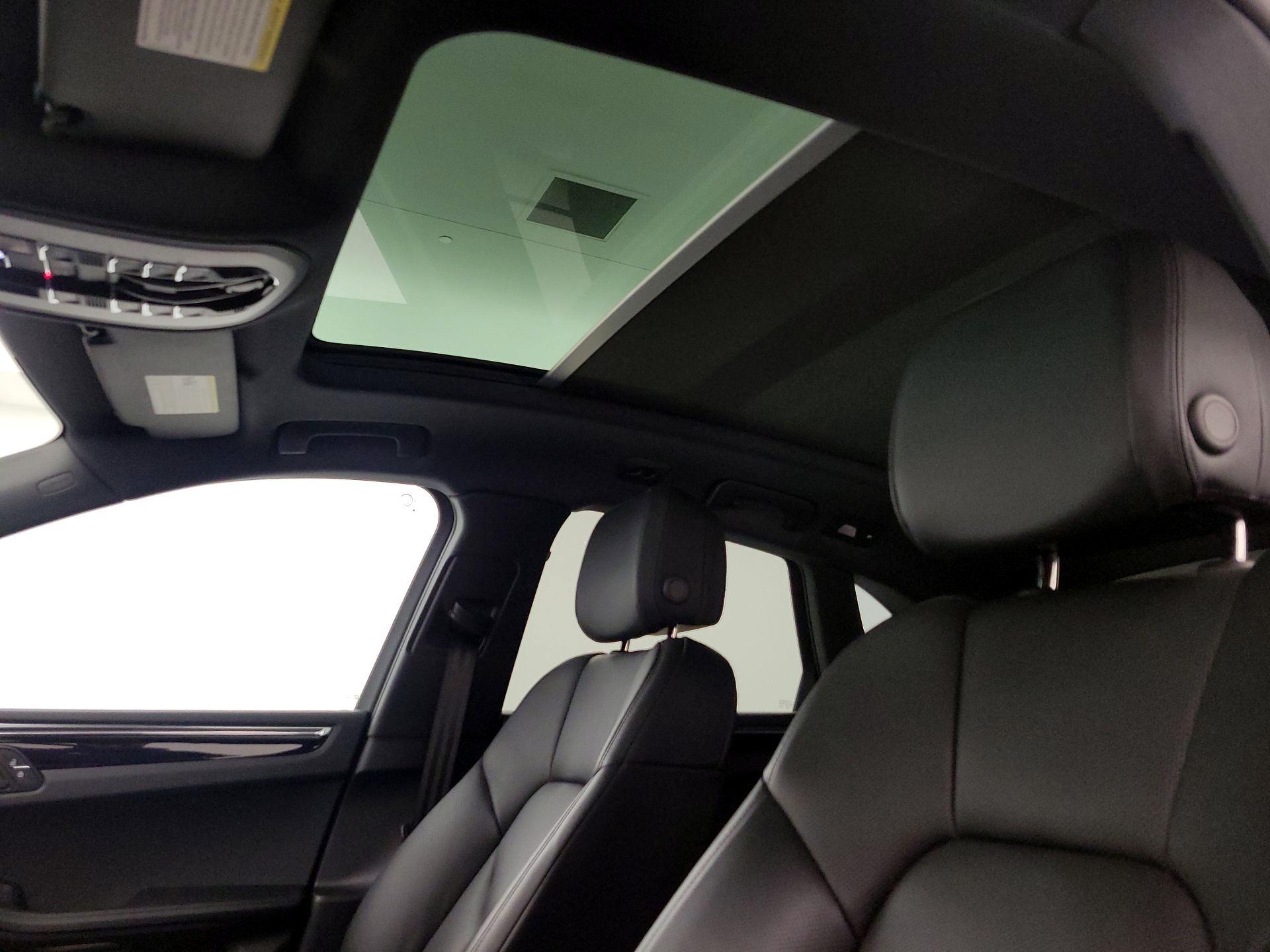 Thumbnail: 2024 Porsche Macan - 20