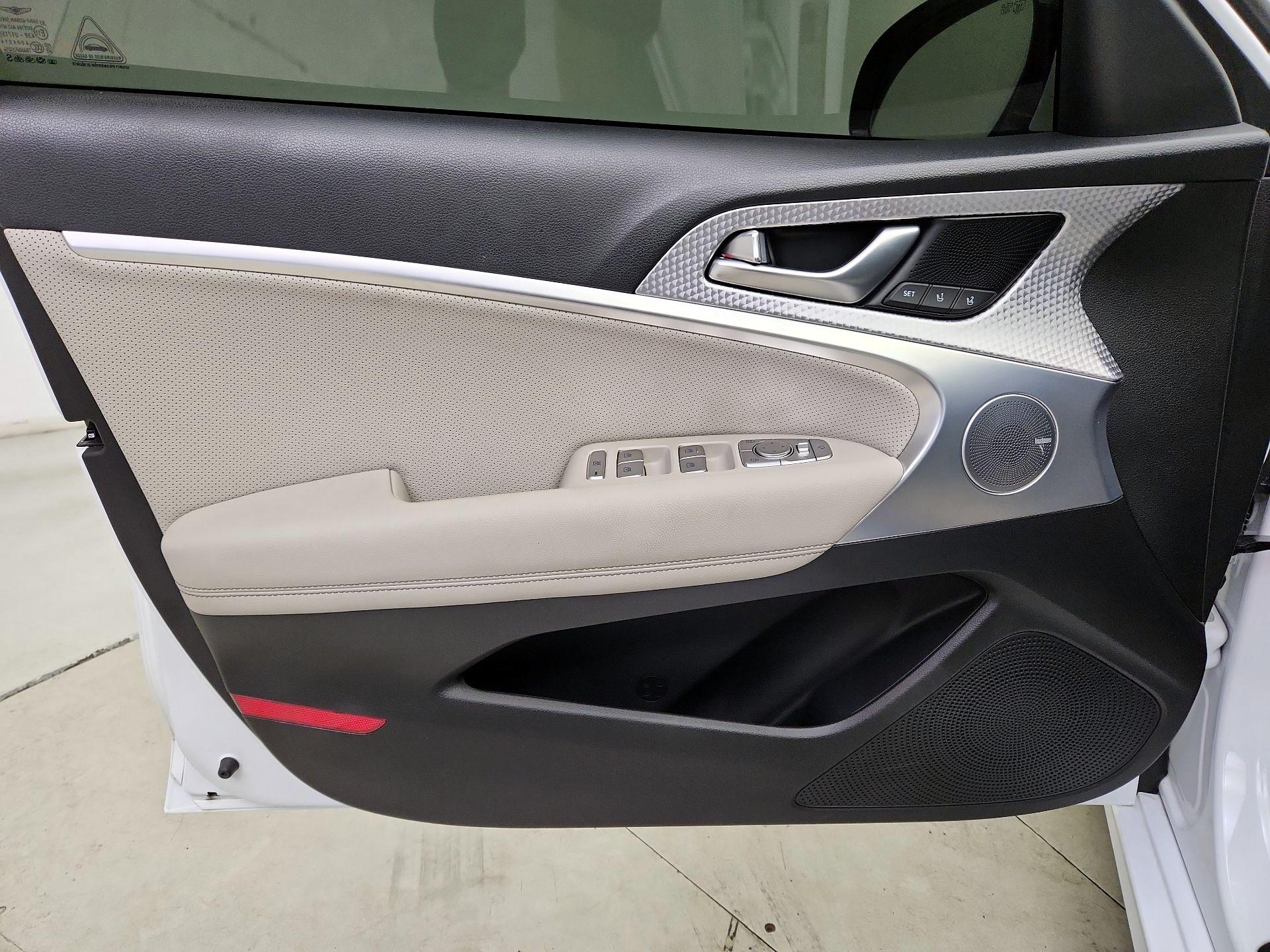 Thumbnail: 2023 Genesis G70 - 12
