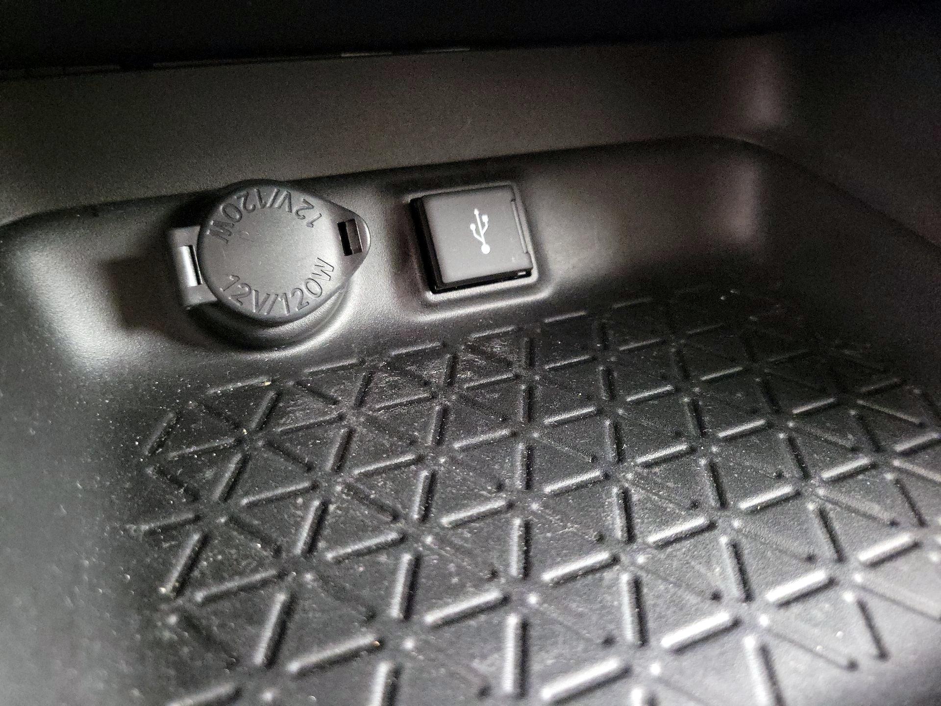 Thumbnail: 2022 Toyota RAV4 - 18