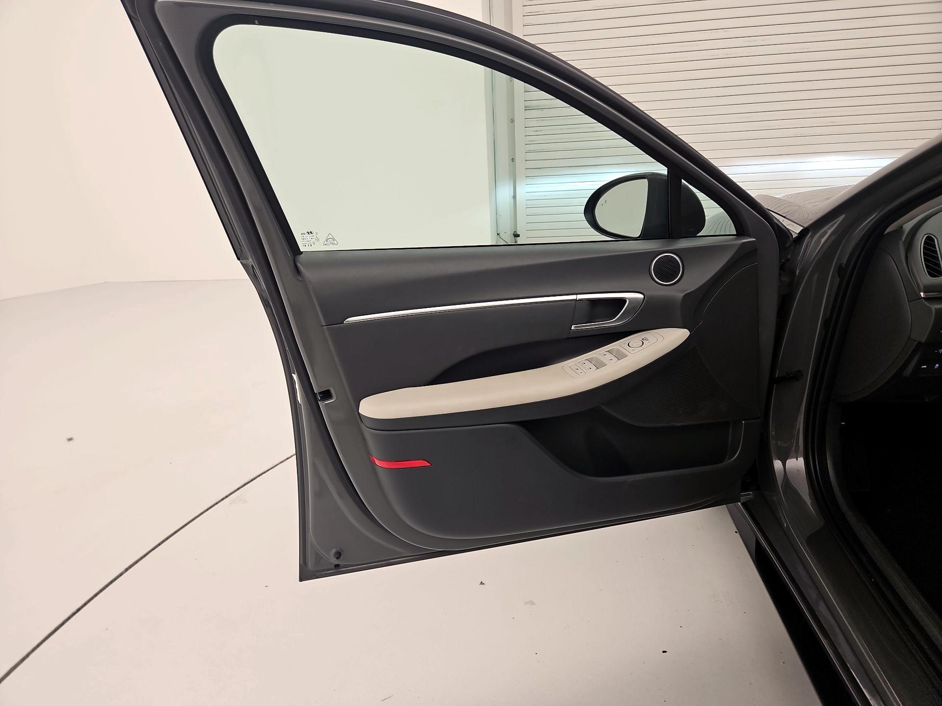 Thumbnail: 2022 Hyundai Sonata - 12
