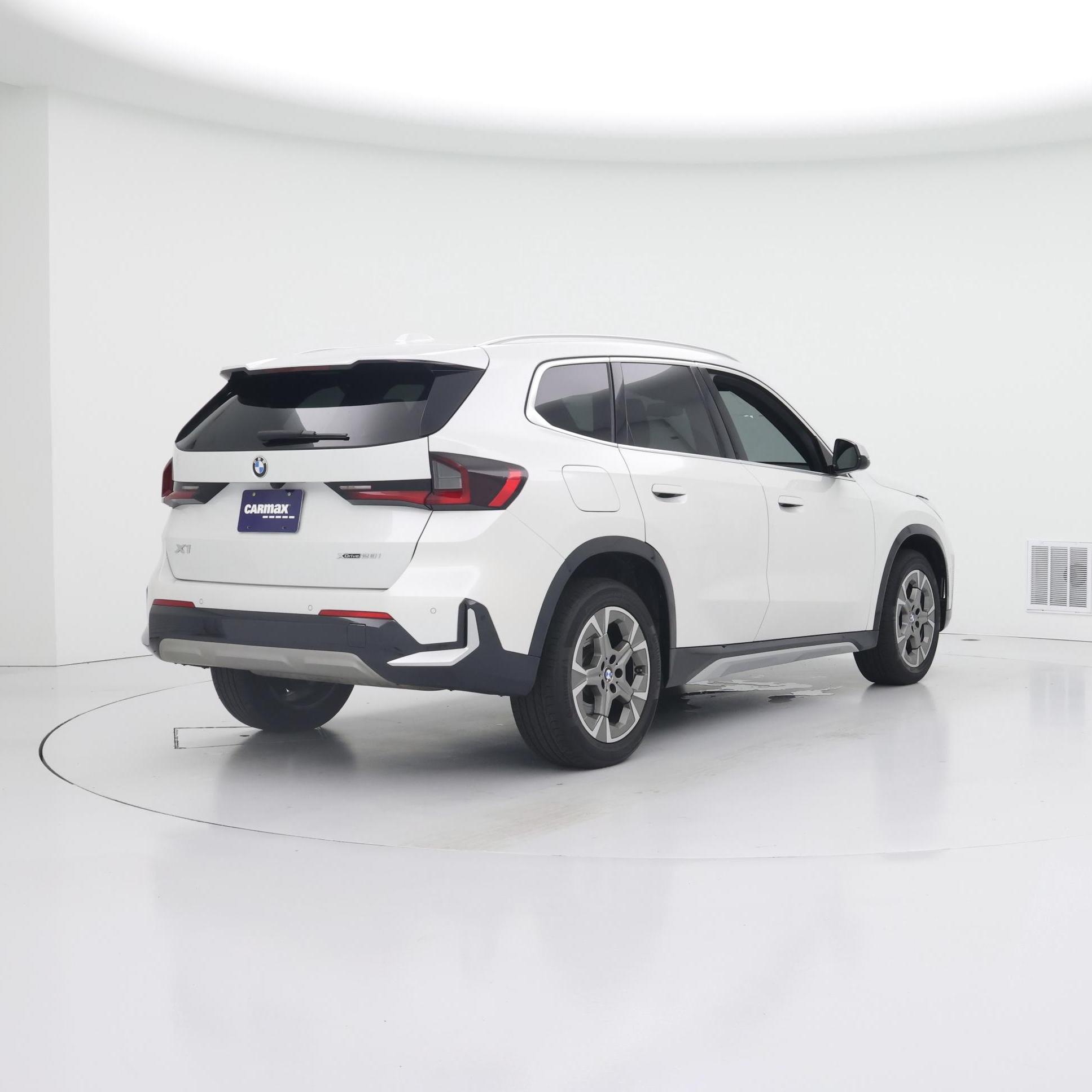 Thumbnail: 2023 BMW X1 - 8