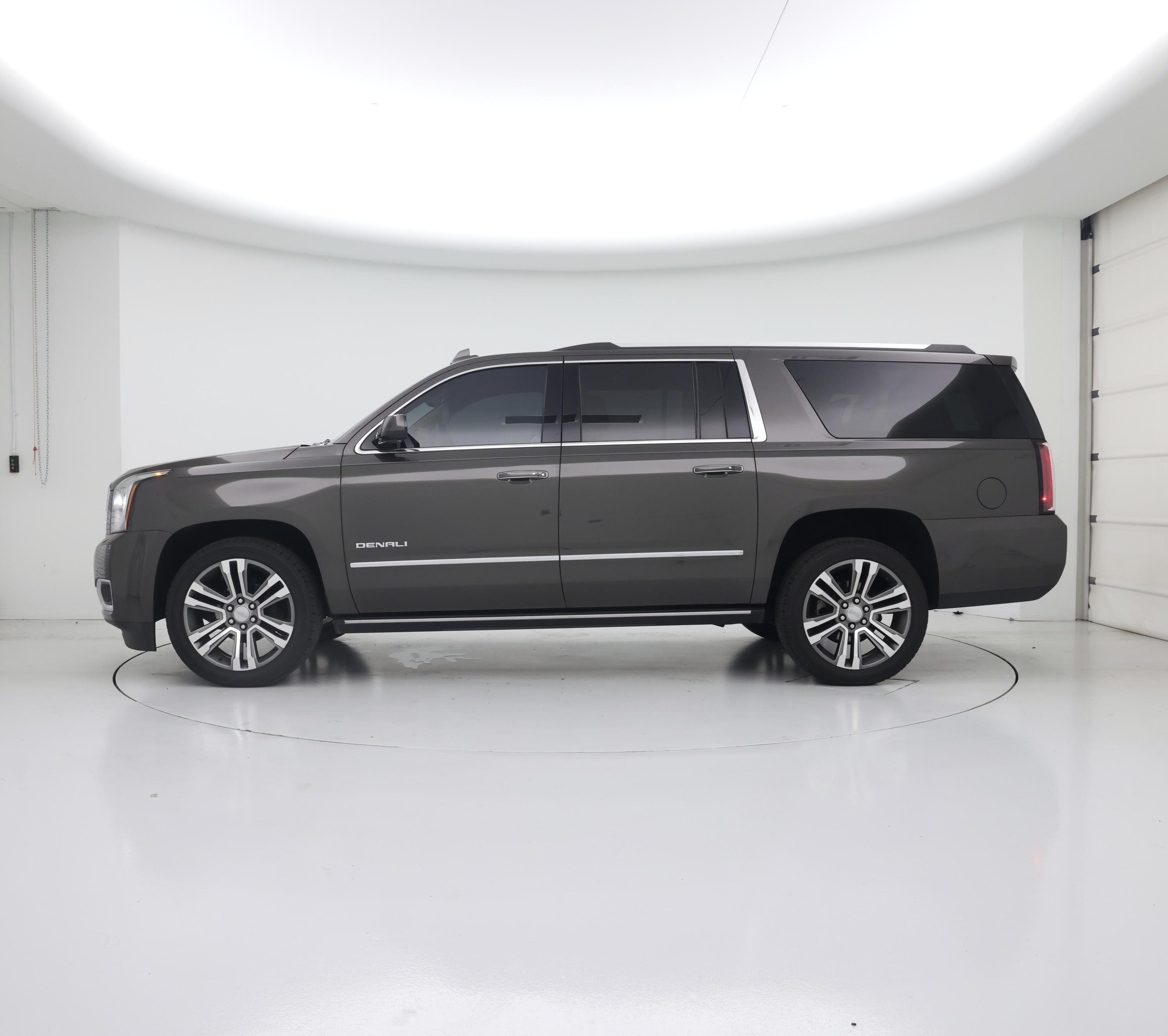 Thumbnail: 2020 GMC Yukon XL - 3