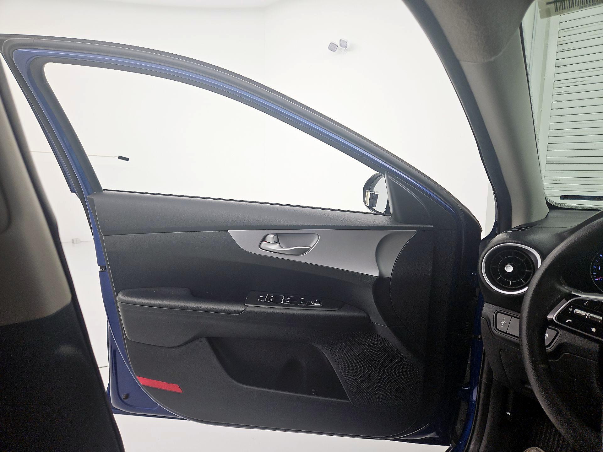 Thumbnail: 2022 Kia Forte - 12