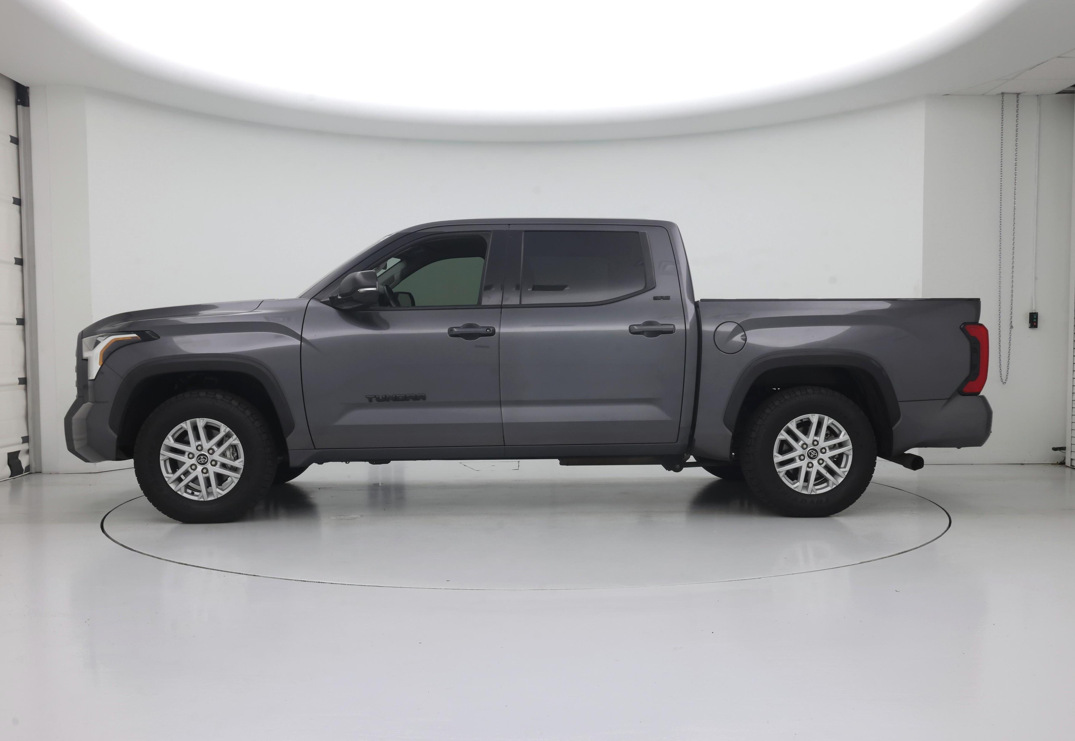 Thumbnail: 2022 Toyota Tundra - 3