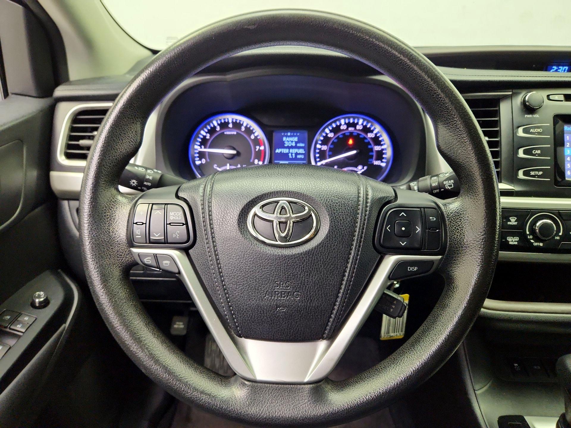 Thumbnail: 2014 Toyota Highlander - 10
