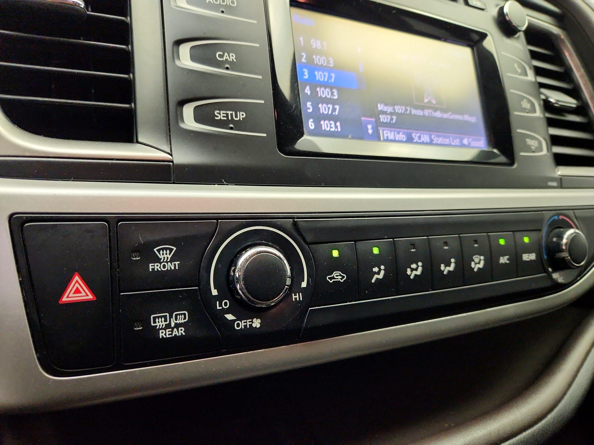 Thumbnail: 2014 Toyota Highlander - 16
