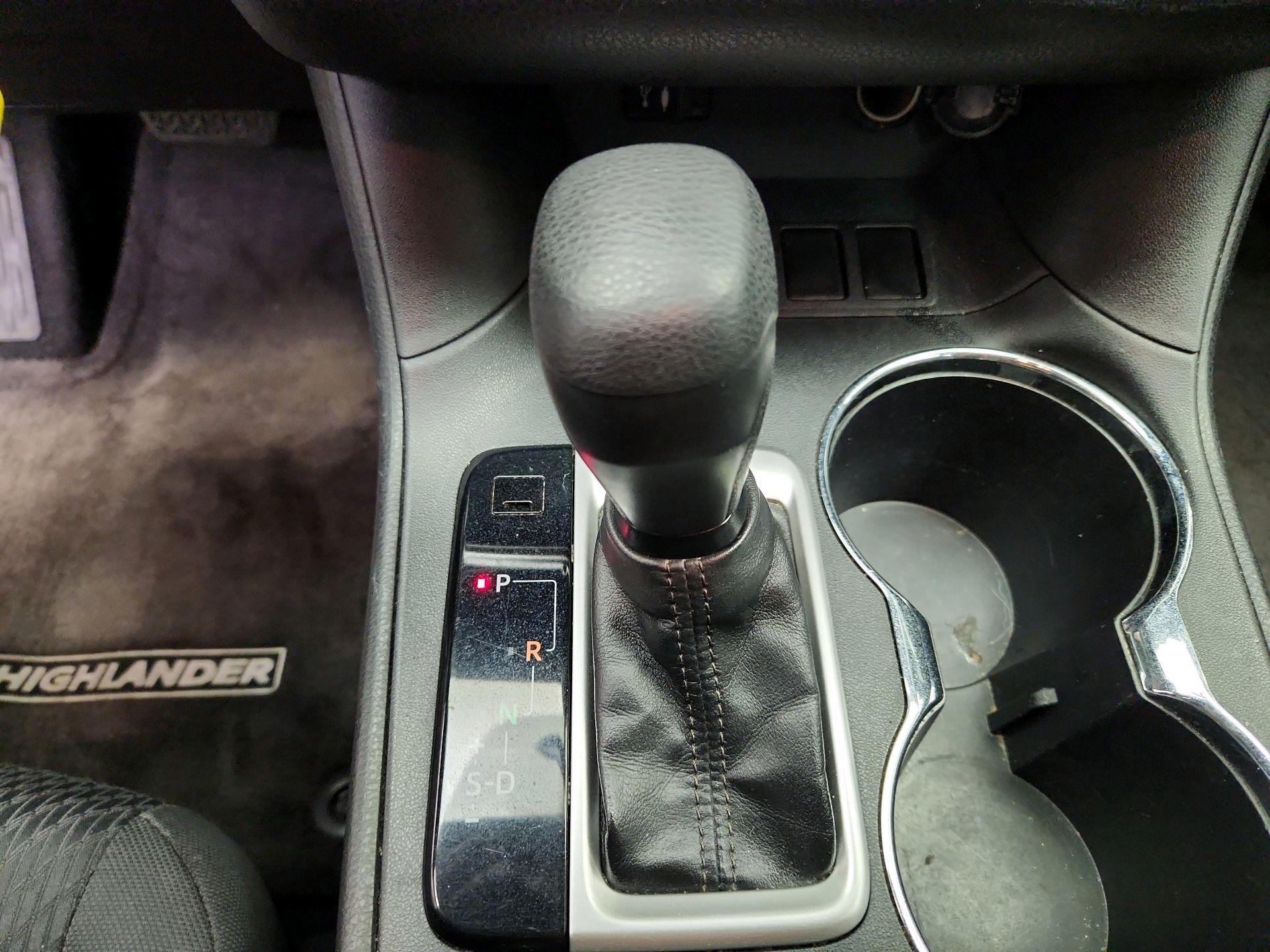 Thumbnail: 2014 Toyota Highlander - 17
