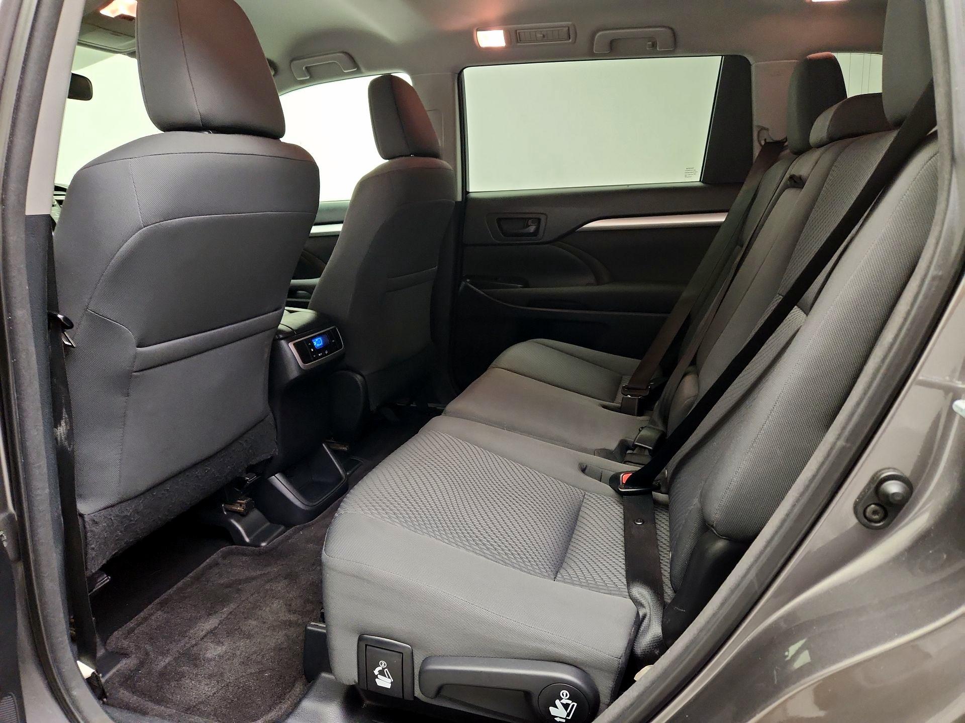 Thumbnail: 2014 Toyota Highlander - 19