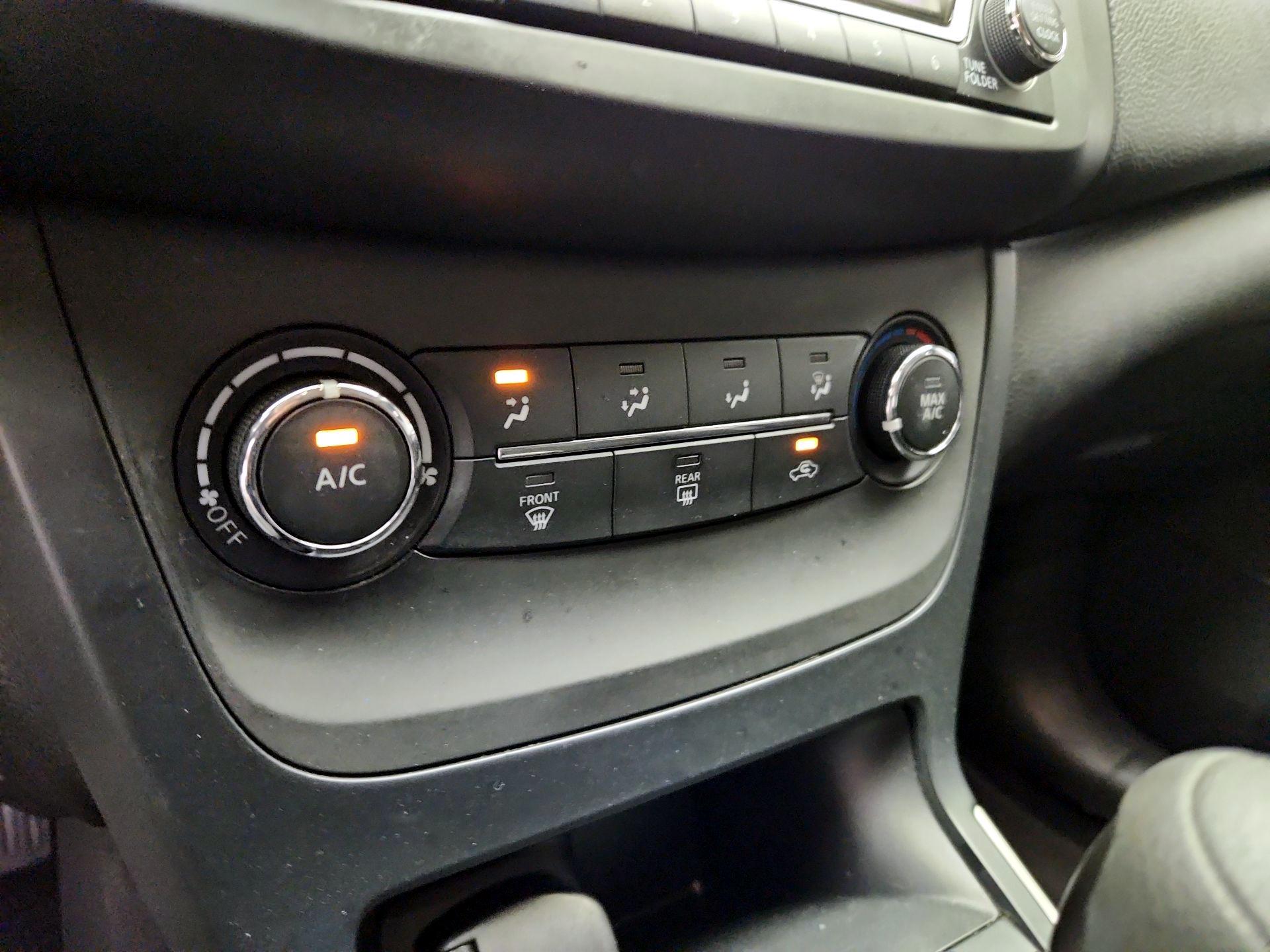 Thumbnail: 2018 Nissan Sentra - 16