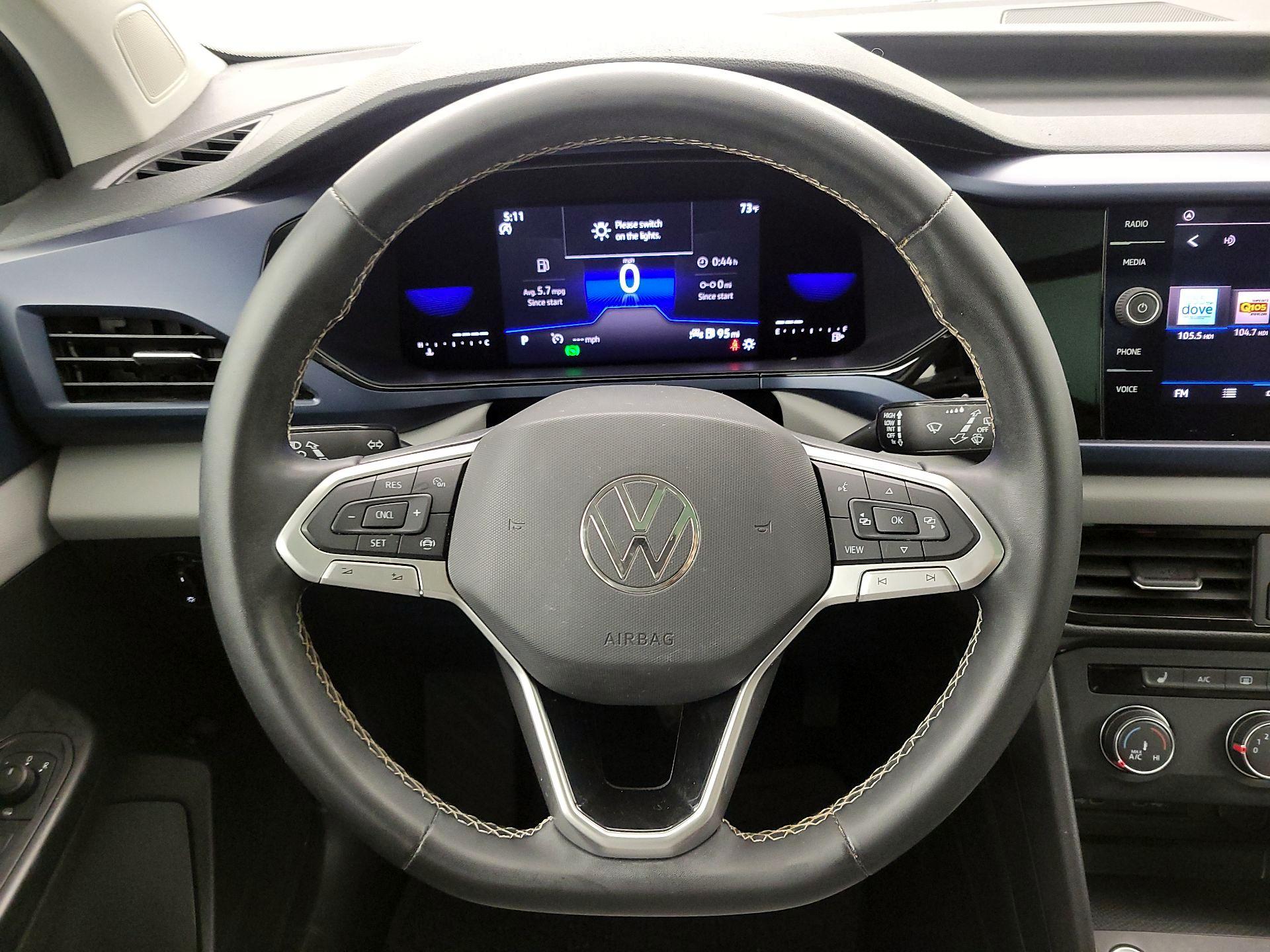 Thumbnail: 2022 Volkswagen Taos - 10