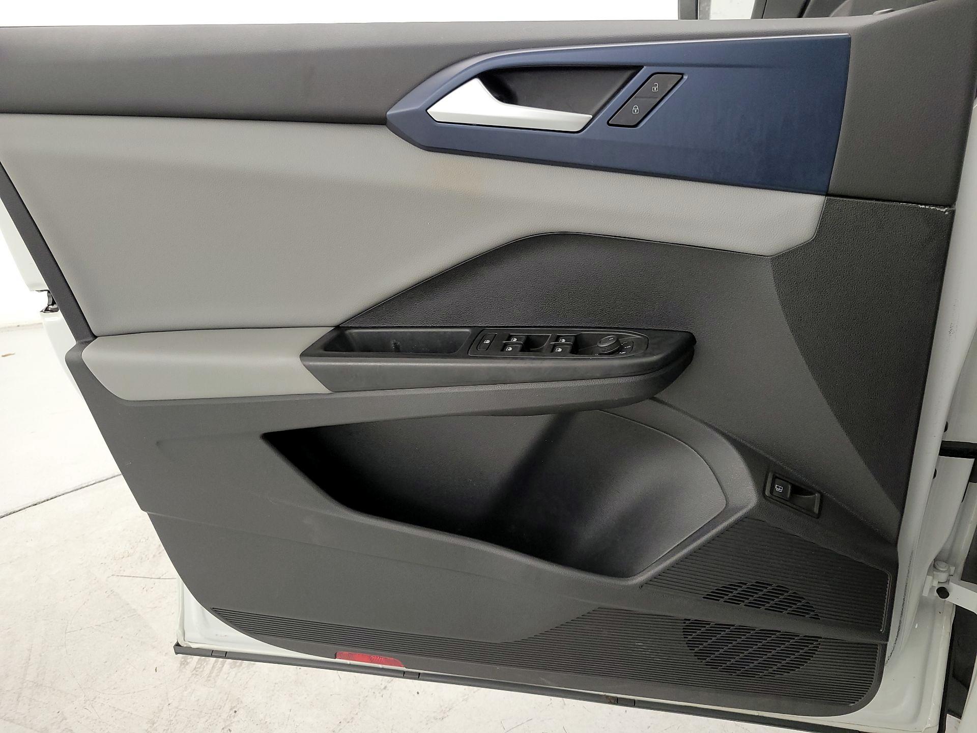 Thumbnail: 2022 Volkswagen Taos - 12