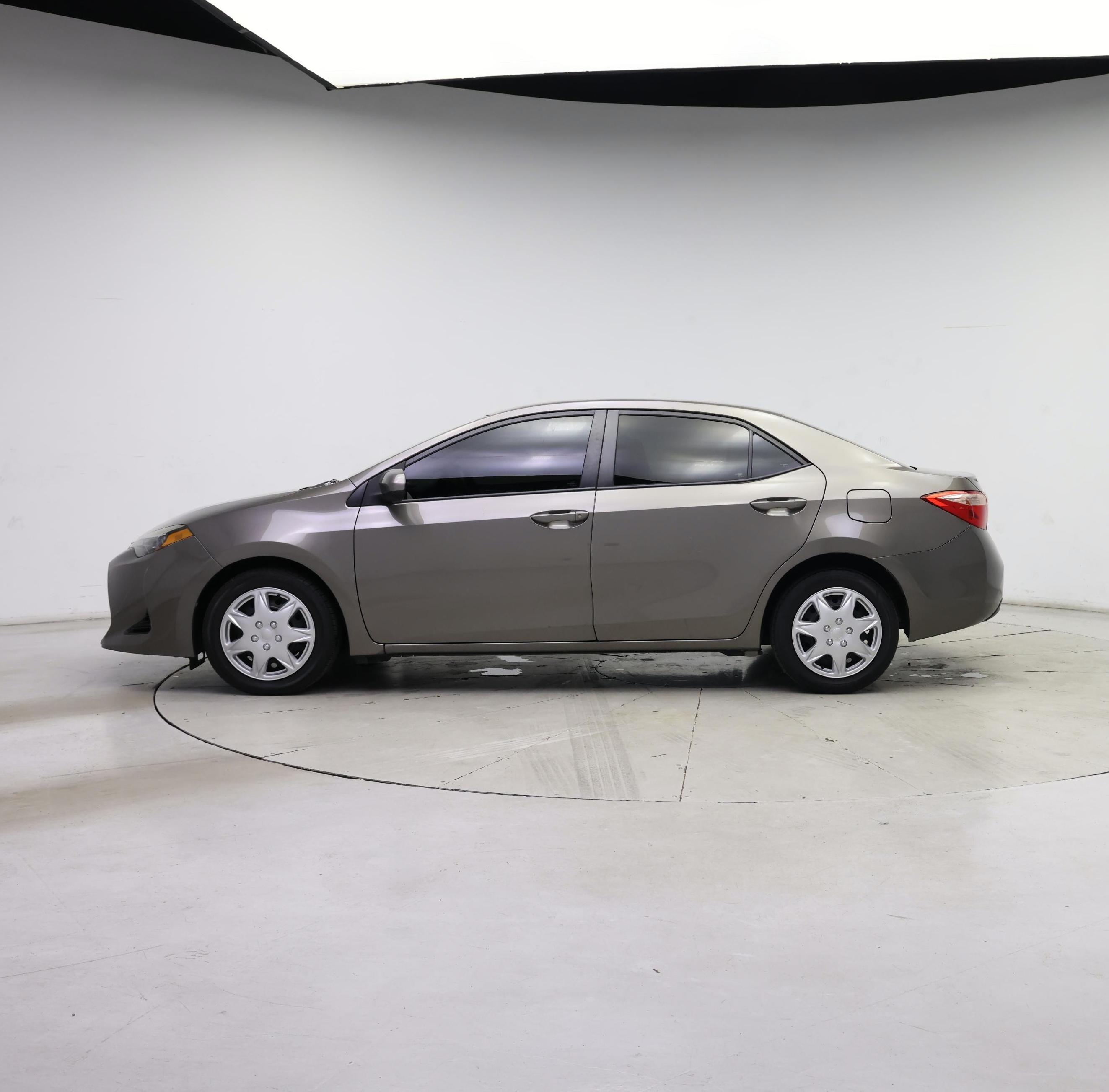 Thumbnail: 2018 Toyota Corolla - 3
