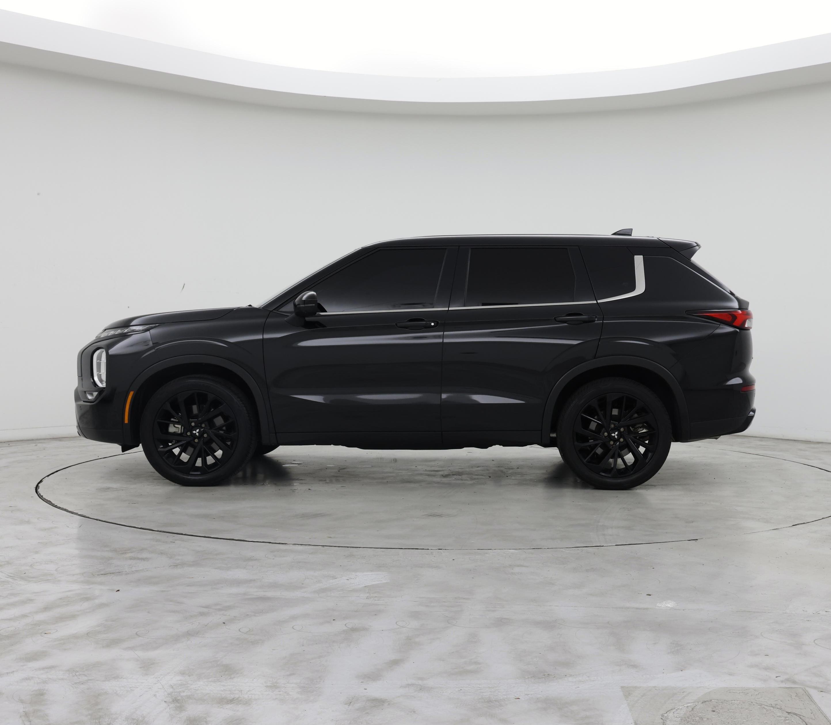 Thumbnail: 2024 Mitsubishi Outlander - 3