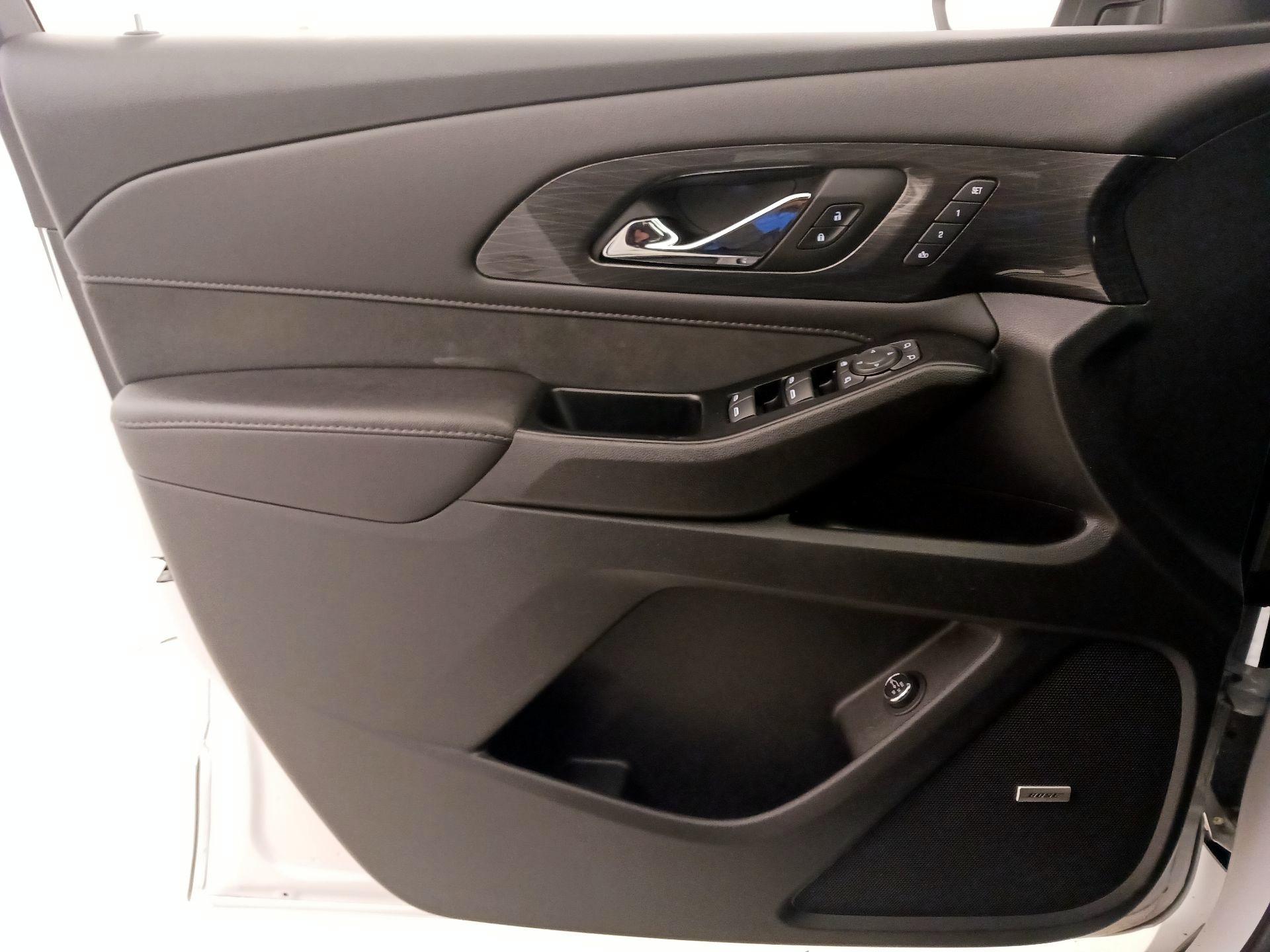 Thumbnail: 2022 Chevrolet Traverse - 12