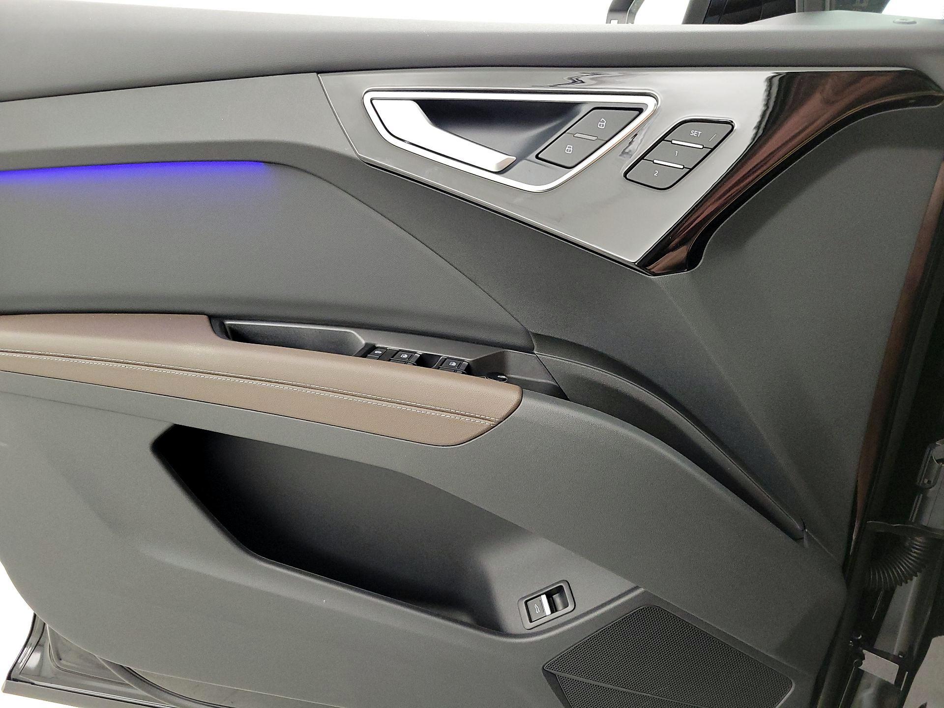 Thumbnail: 2025 Audi Q4 e-tron - 12