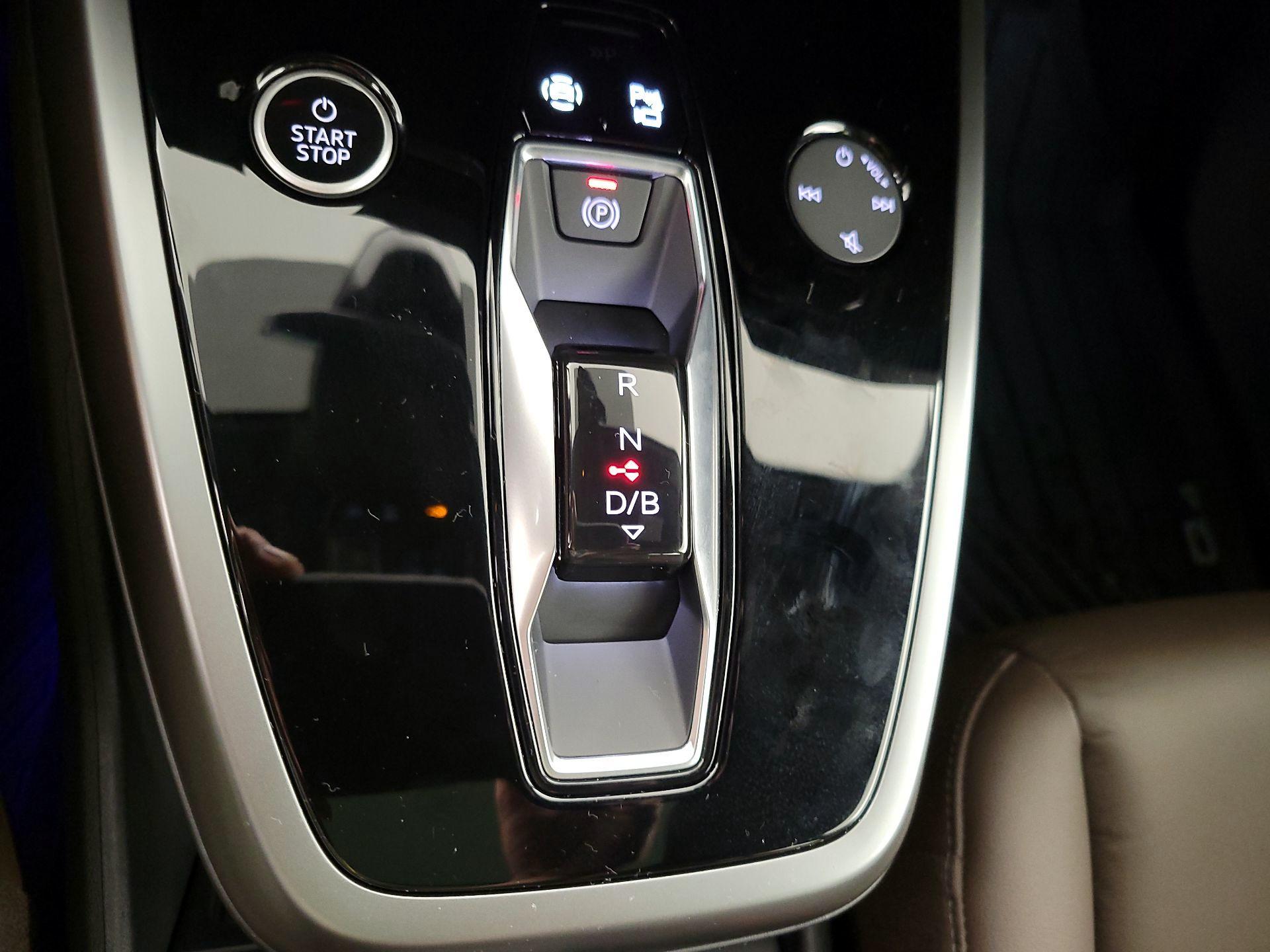 Thumbnail: 2025 Audi Q4 e-tron - 18
