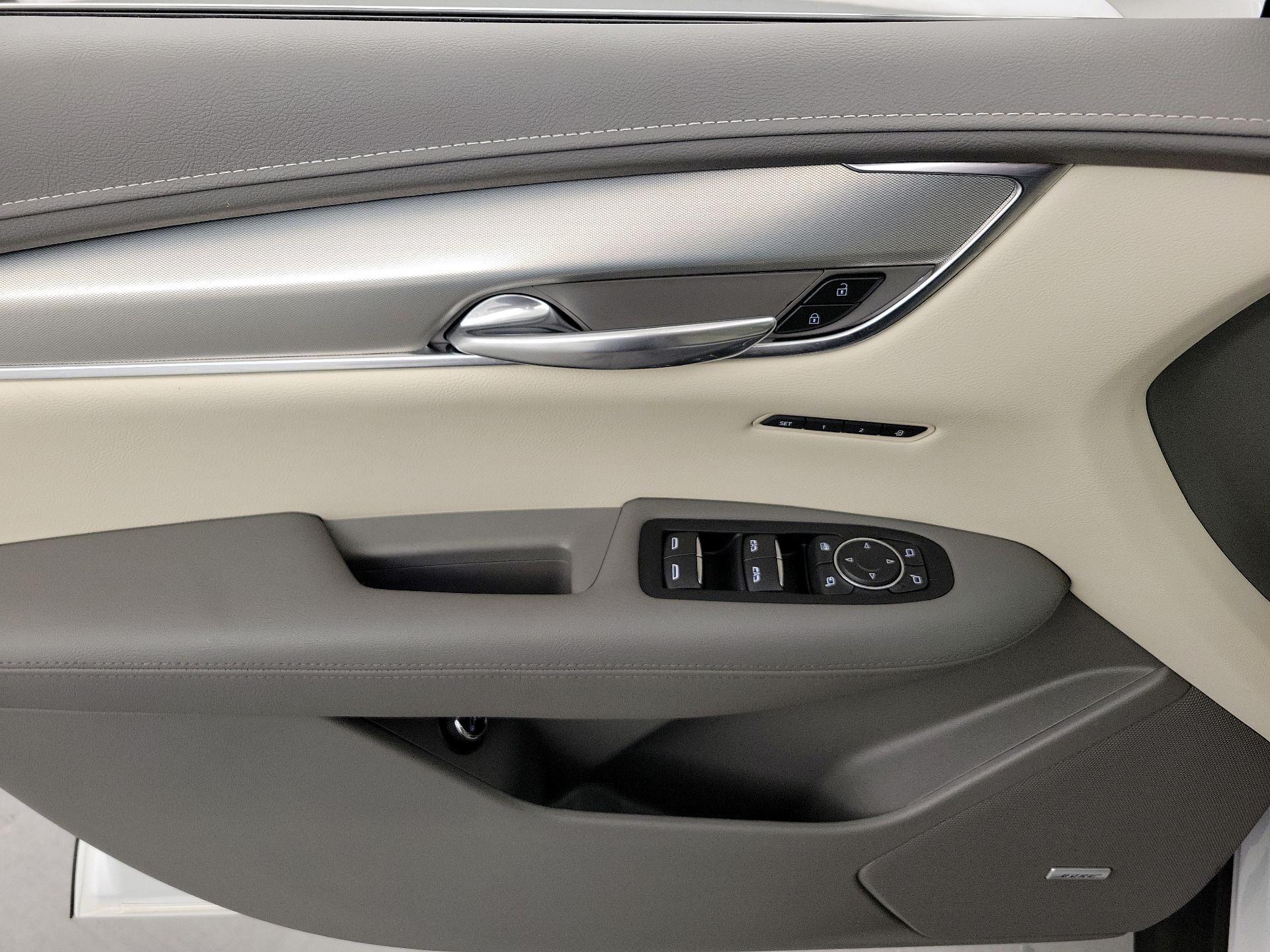 Thumbnail: 2022 Cadillac XT5 - 12
