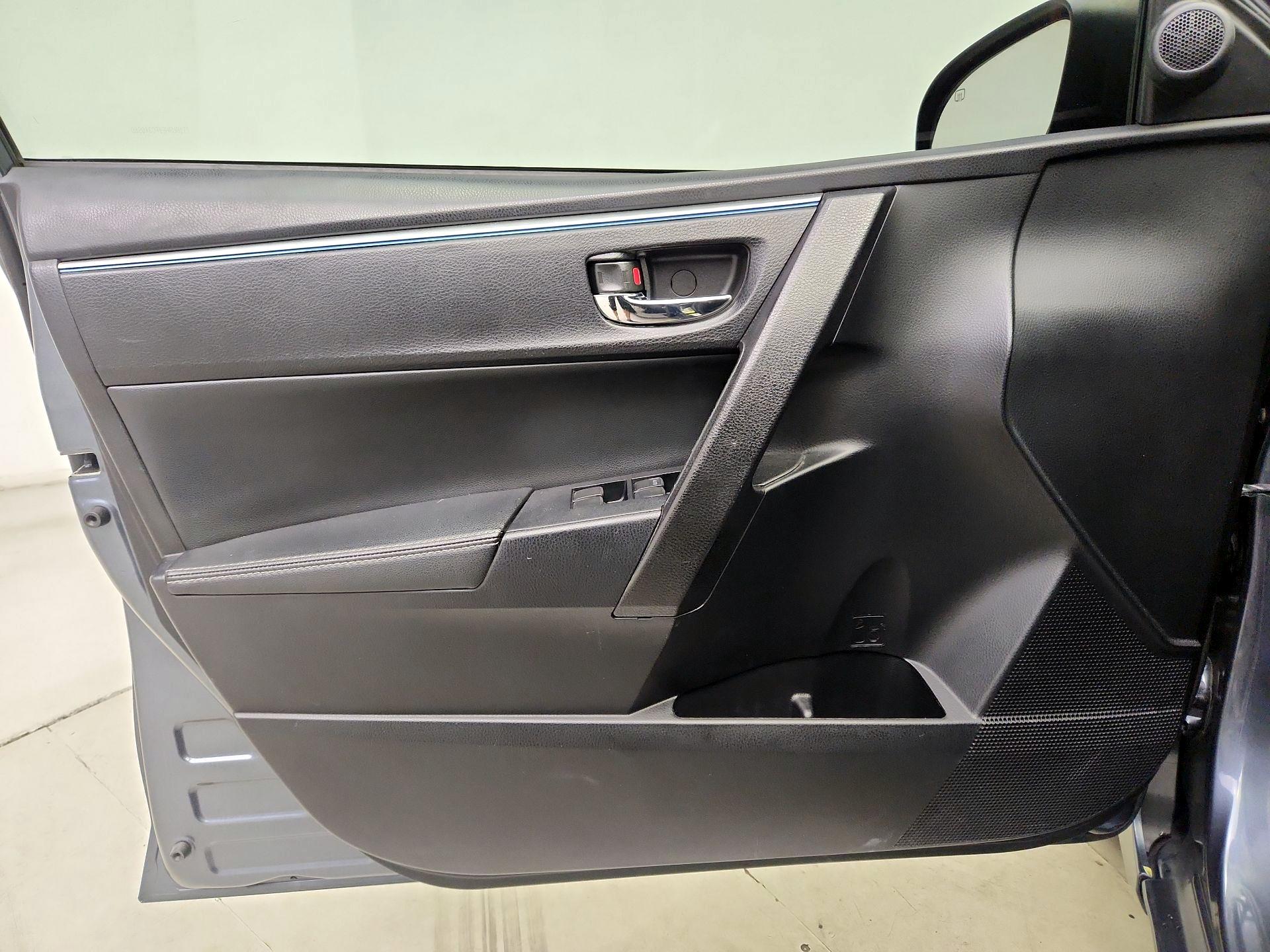 Thumbnail: 2015 Toyota Corolla - 12
