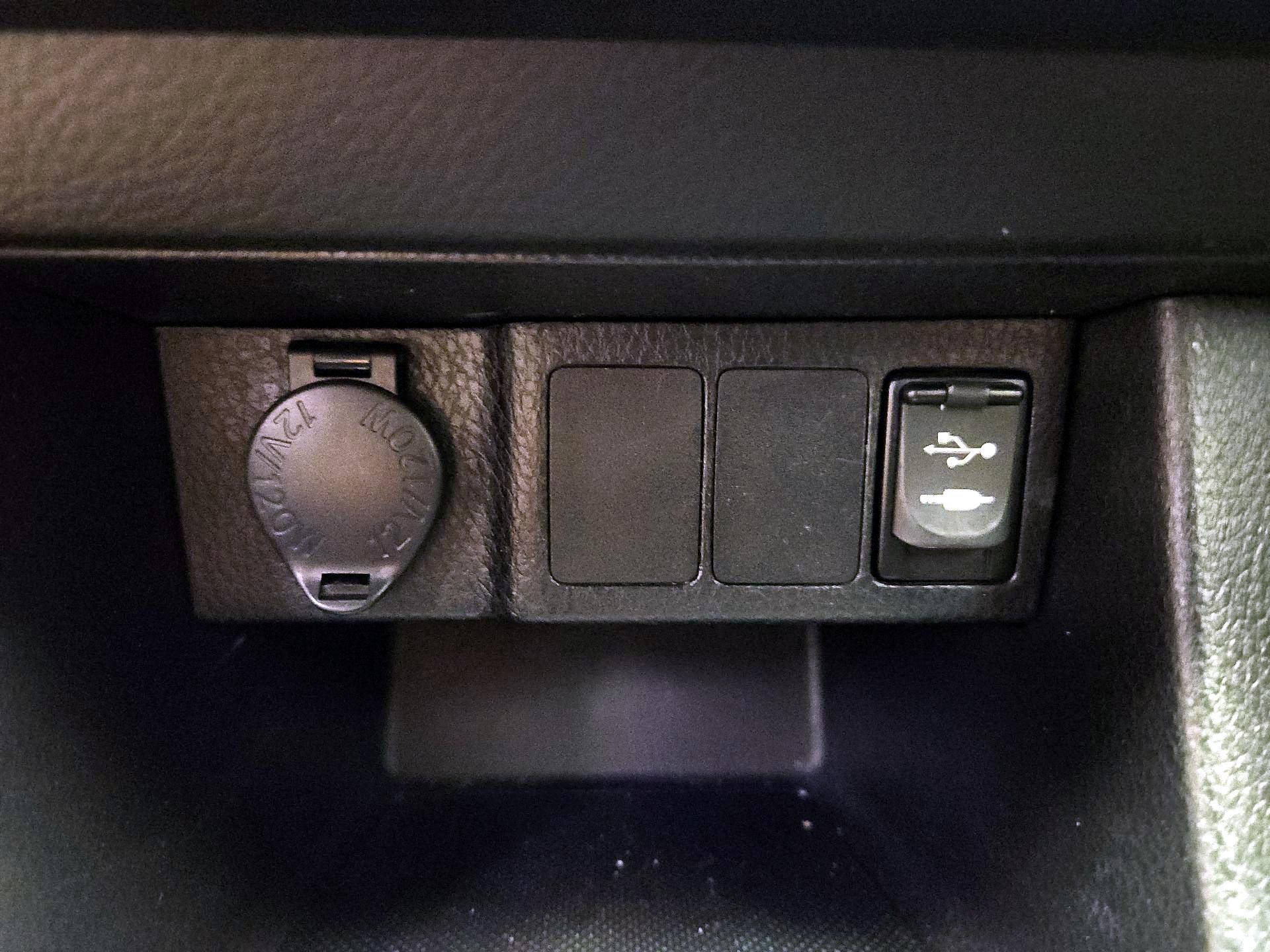 Thumbnail: 2015 Toyota Corolla - 18