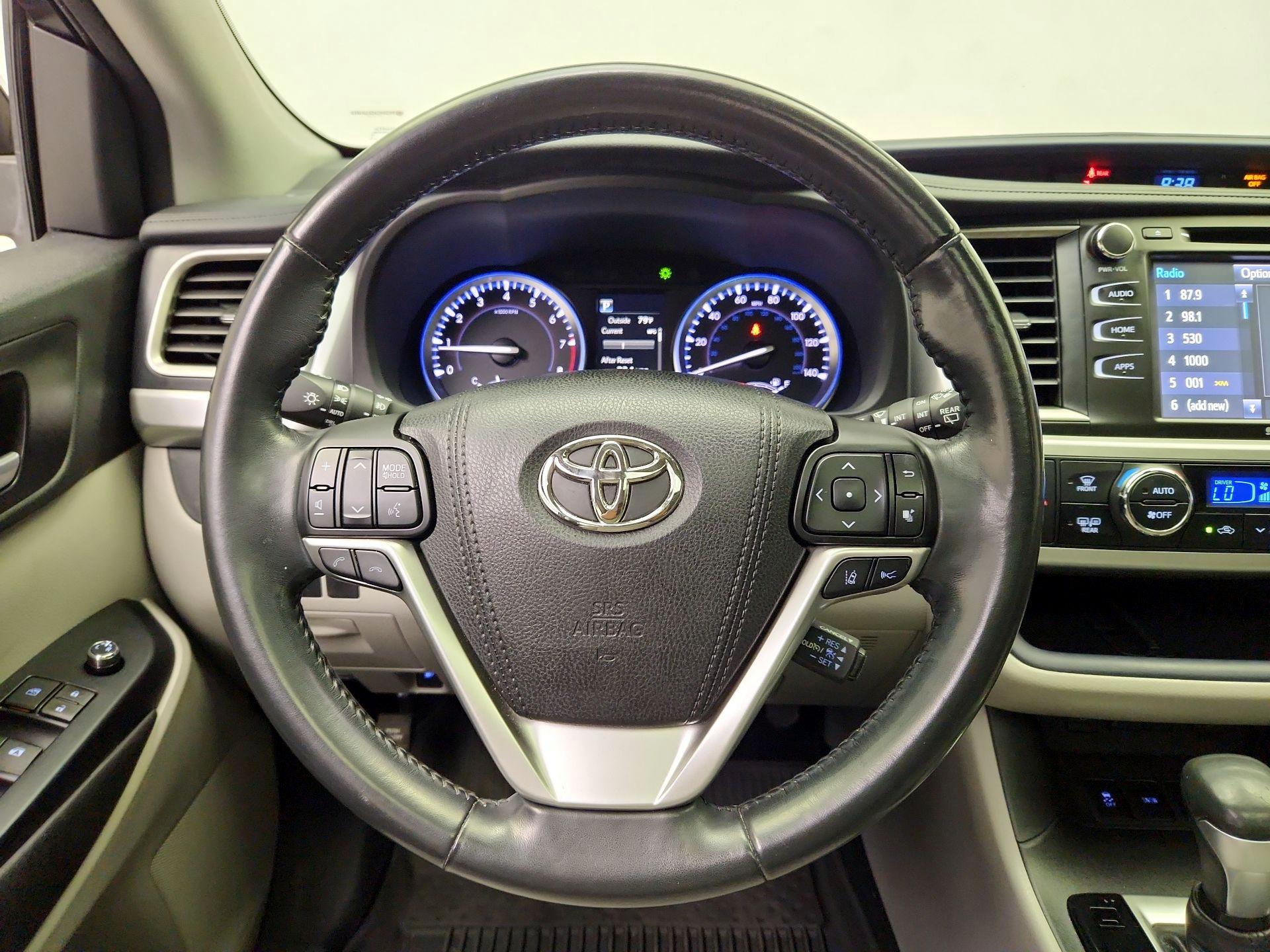 Thumbnail: 2017 Toyota Highlander - 10