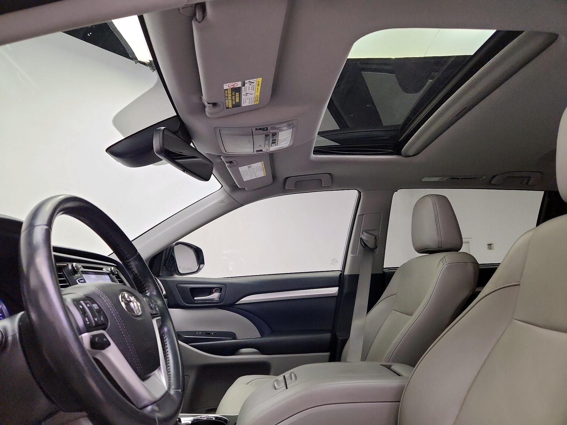 Thumbnail: 2017 Toyota Highlander - 19