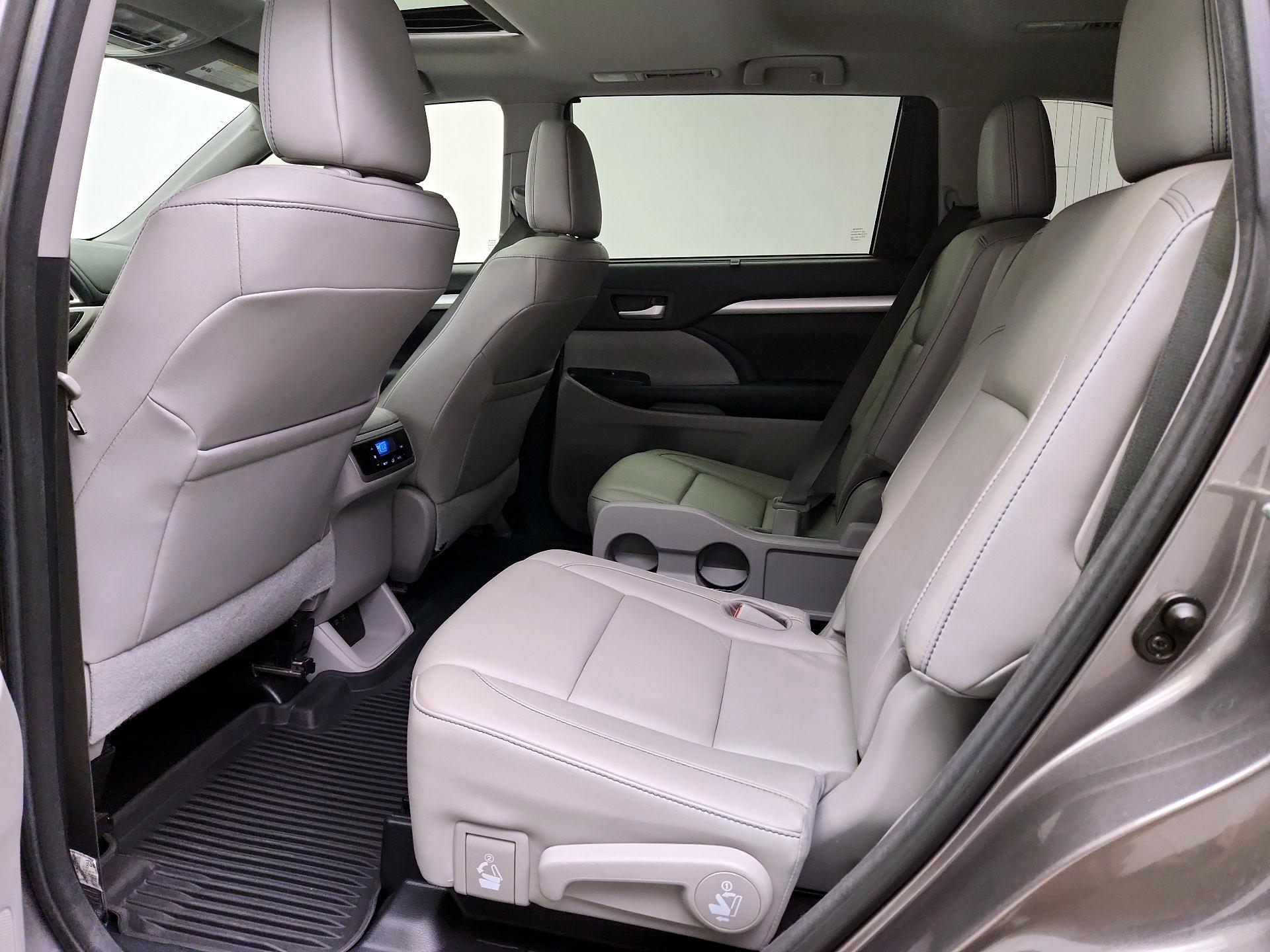 Thumbnail: 2017 Toyota Highlander - 20