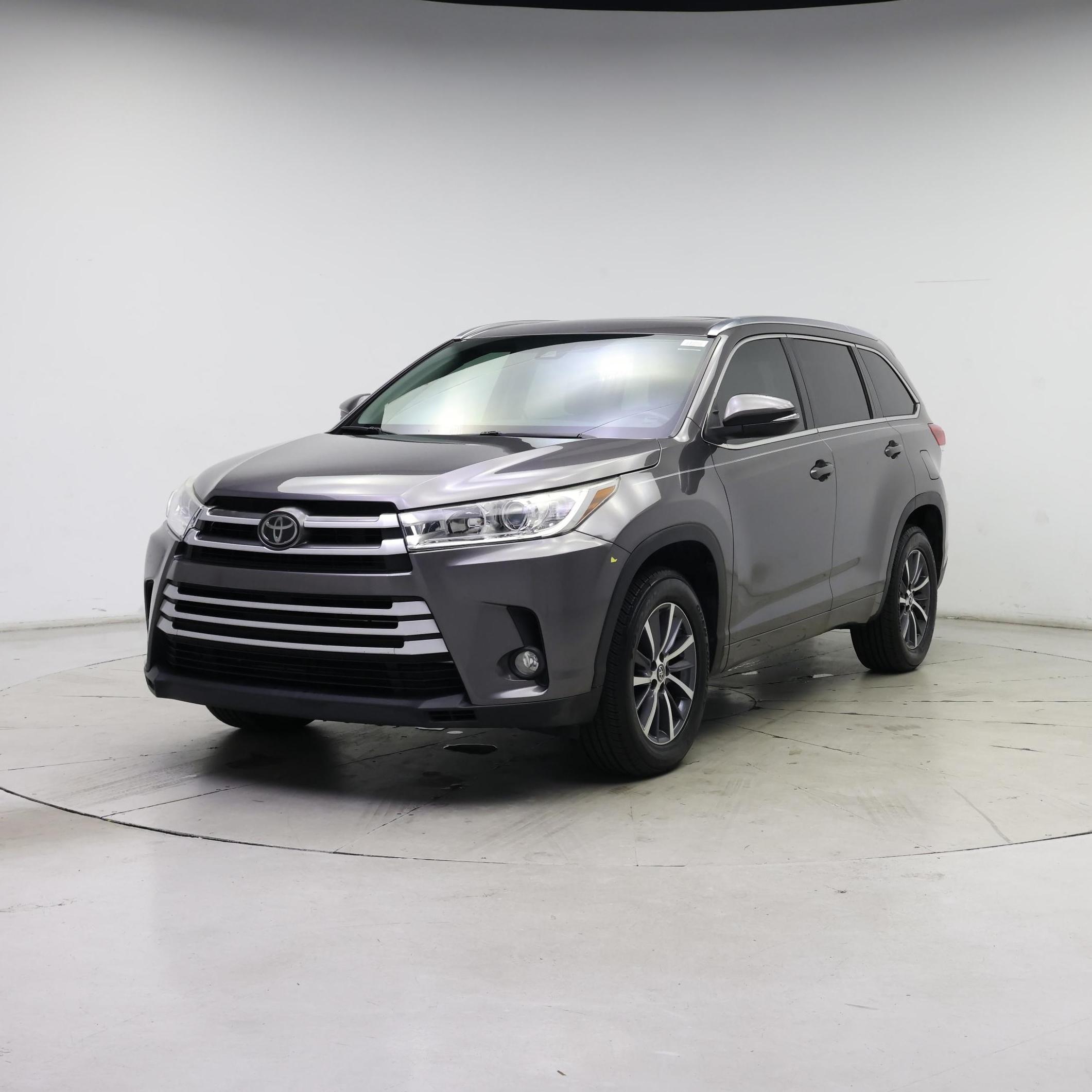 Thumbnail: 2017 Toyota Highlander - 4