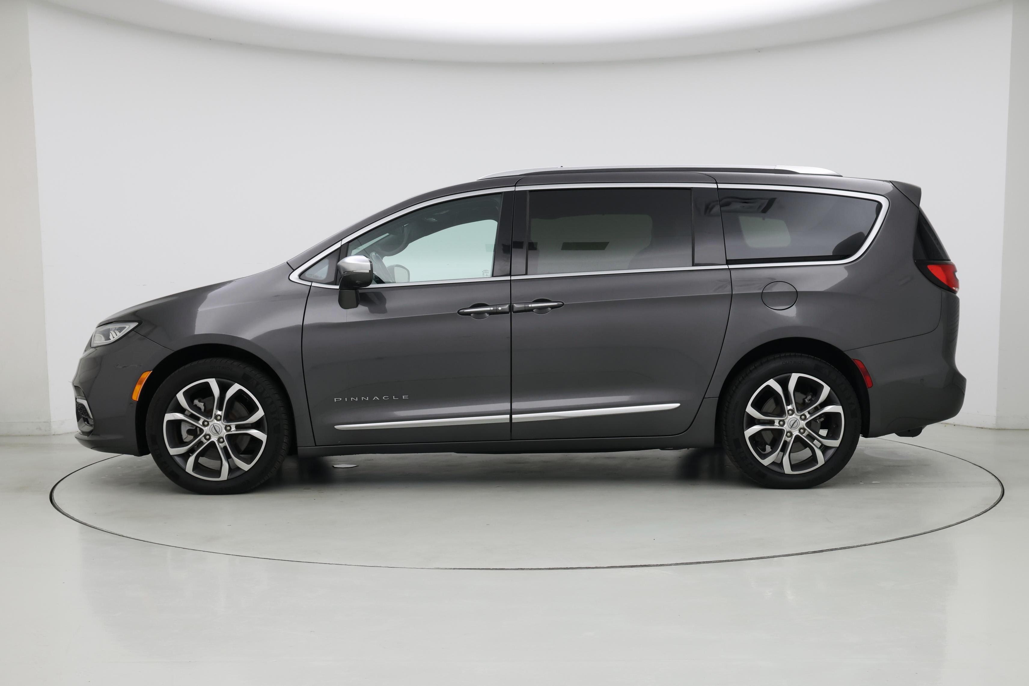 Thumbnail: 2021 Chrysler Pacifica - 3